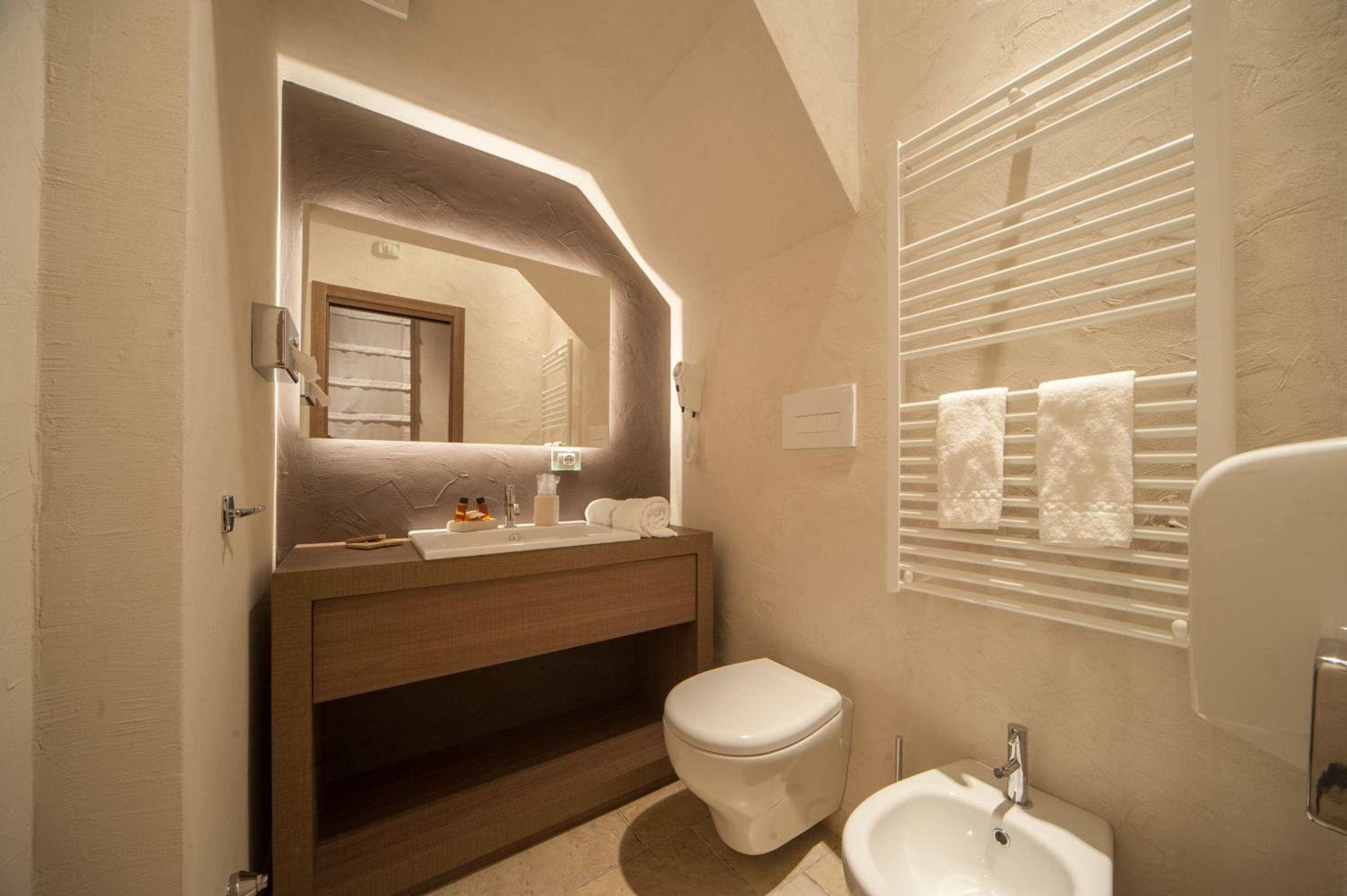 Suite with City View - Photo 2