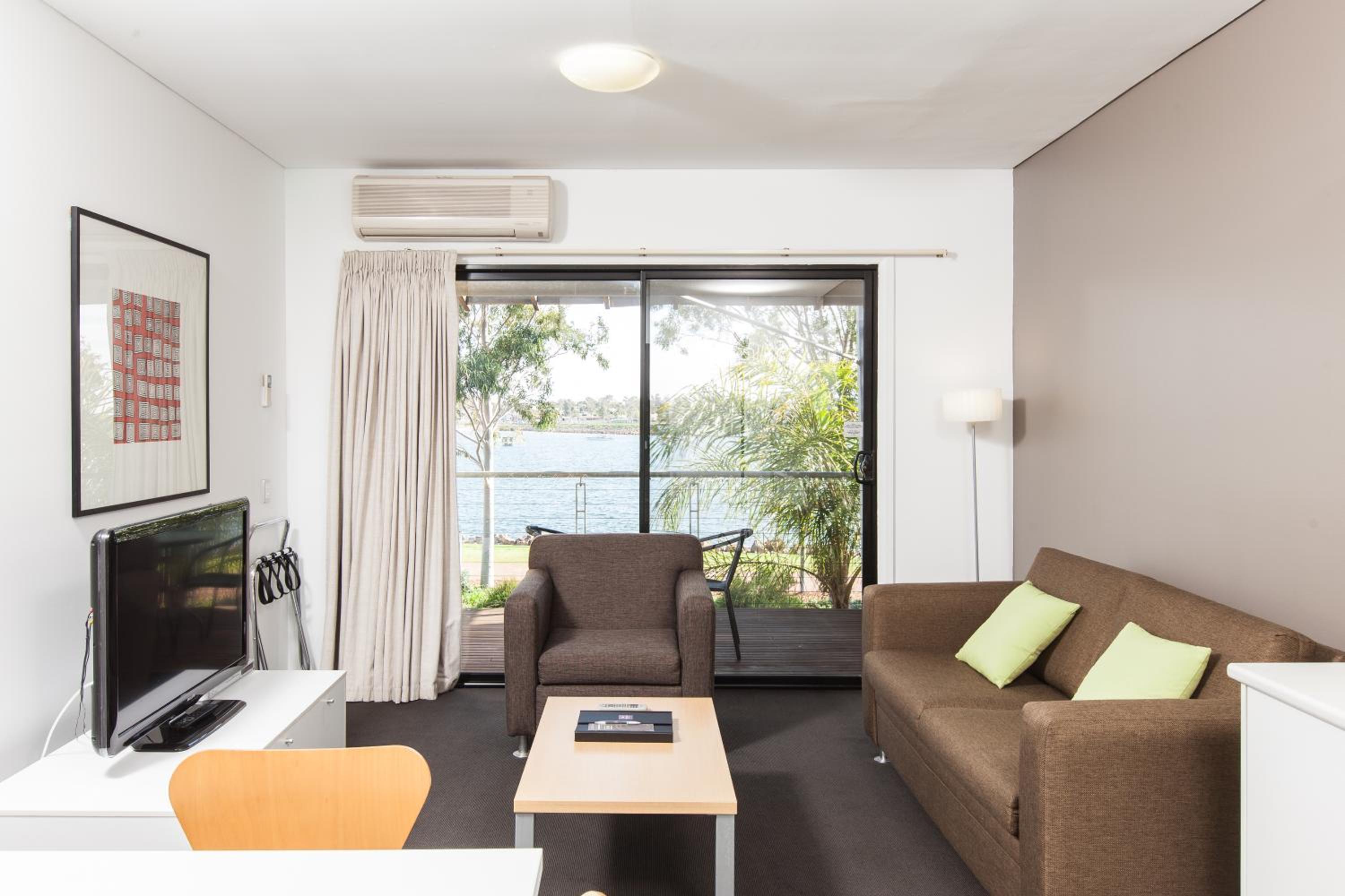 Waterview One Bedroom Apartment - Photo 3