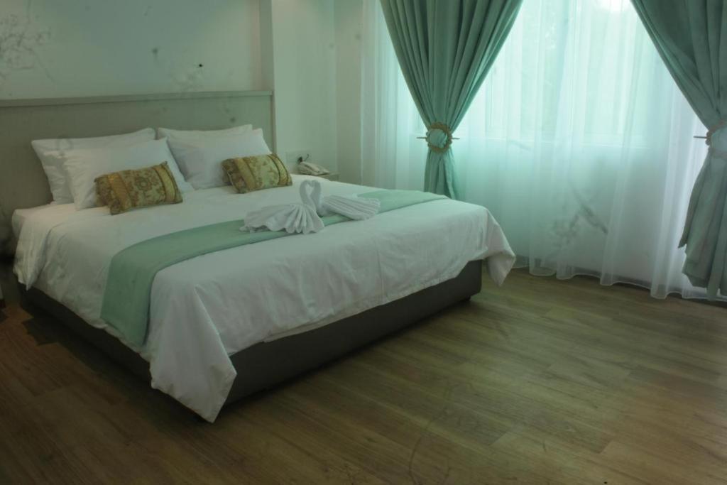 Standard King Room photo 1