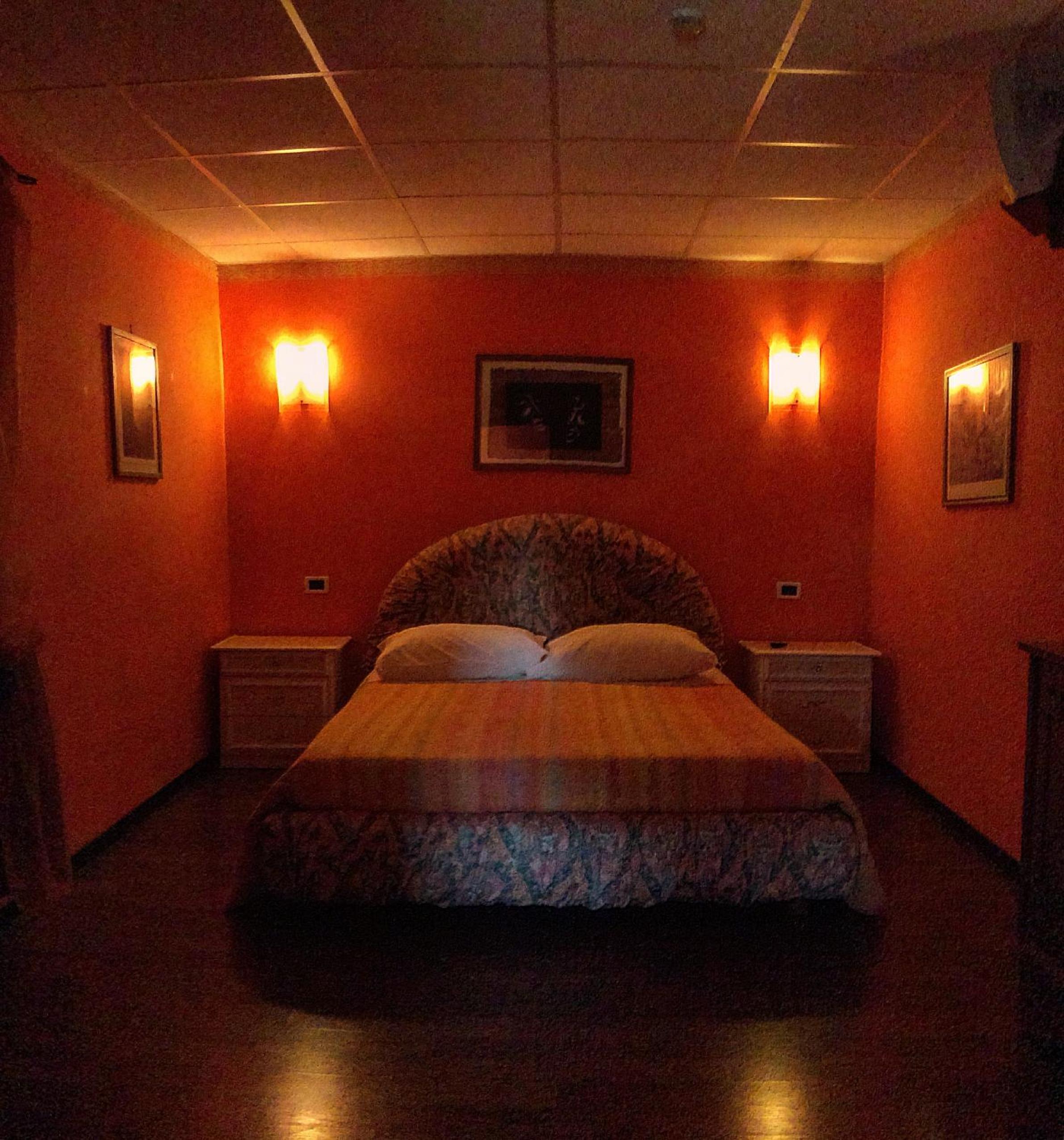 Double Room - Photo 9