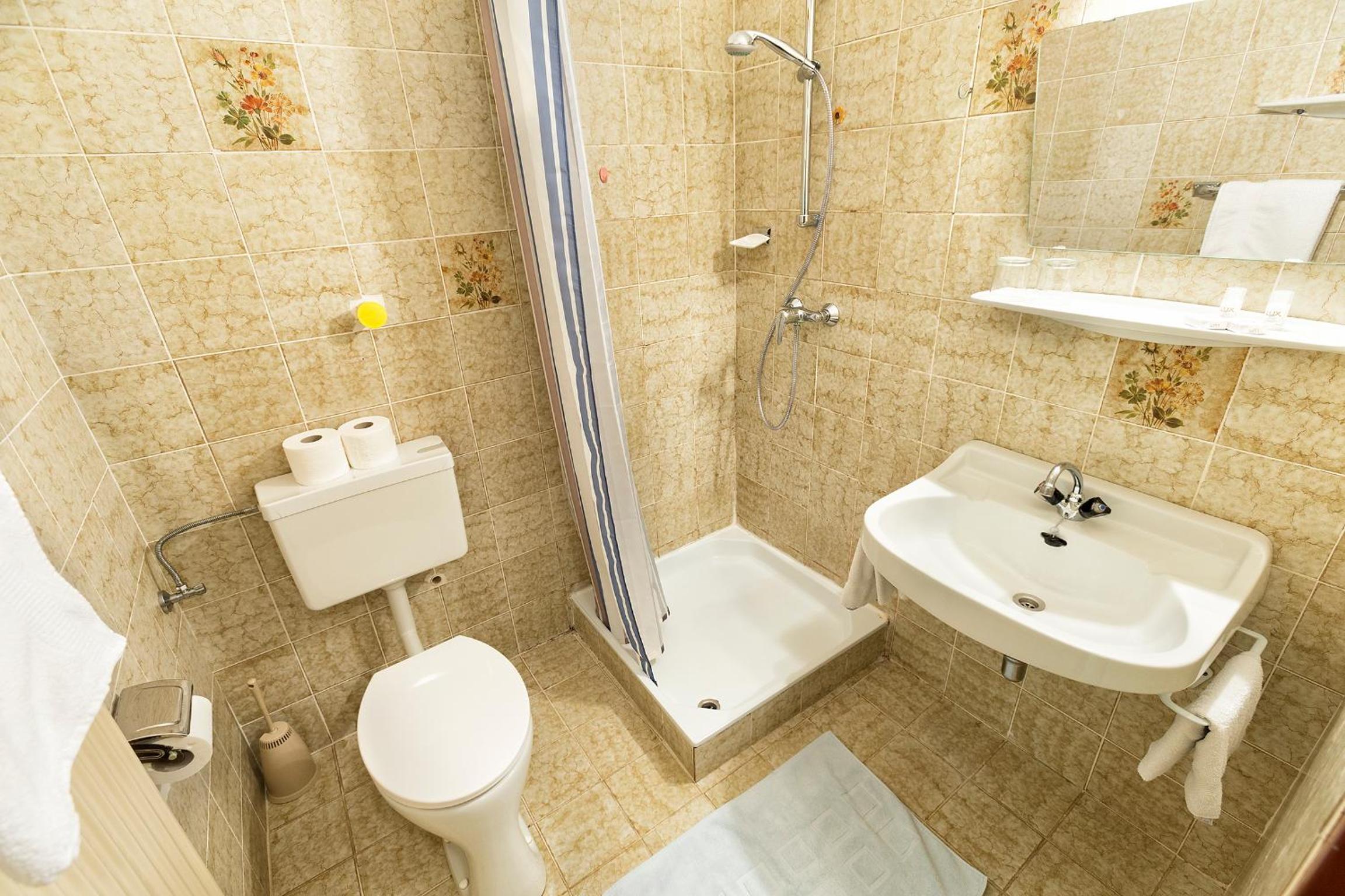 Double or Twin Room with Balcony photo 3
