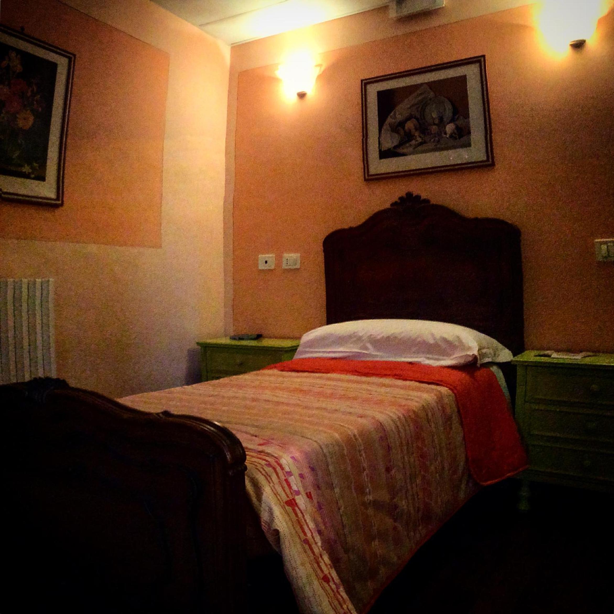 Single Room photo 2
