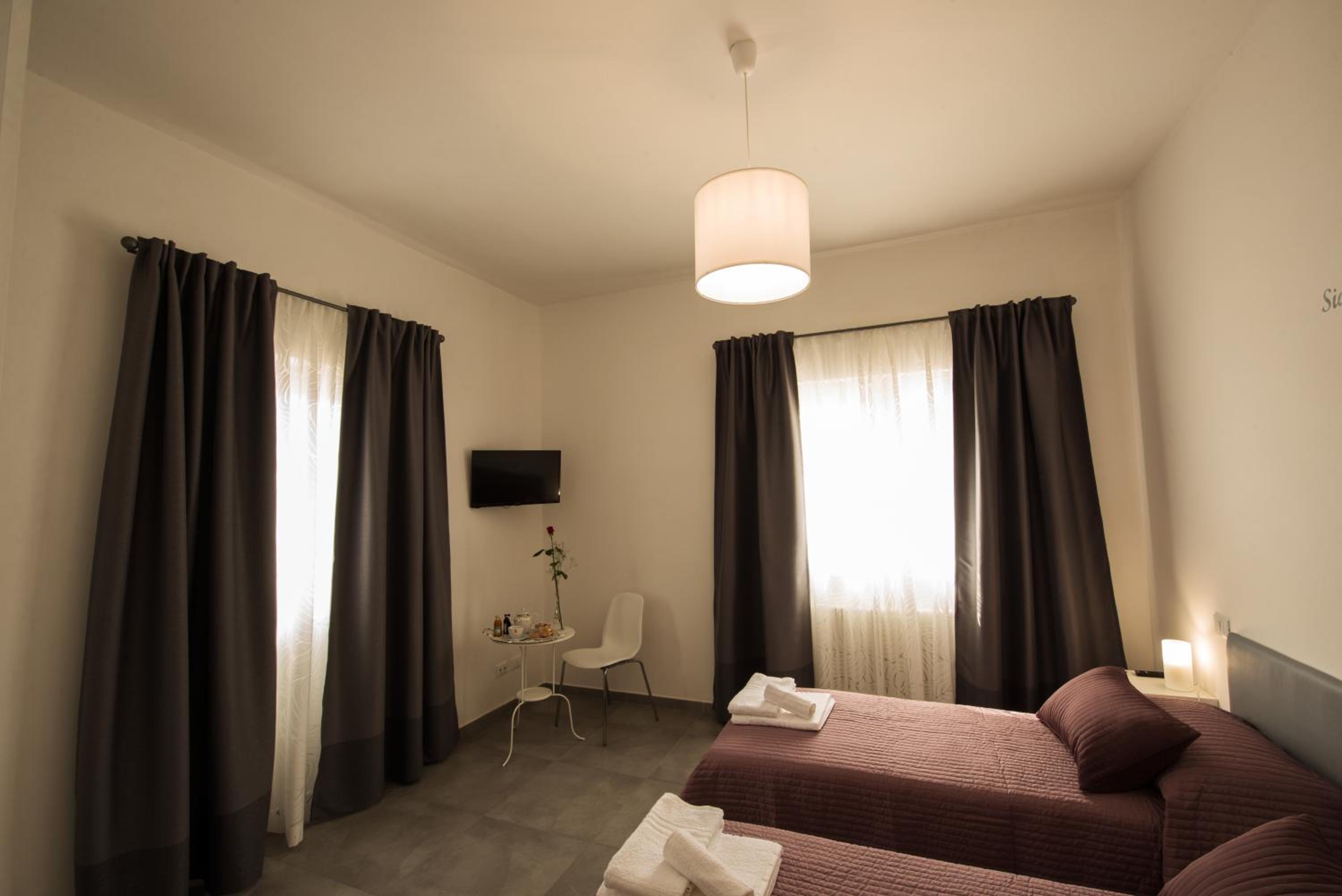 Double or Twin Room with Private Bathroom photo 2