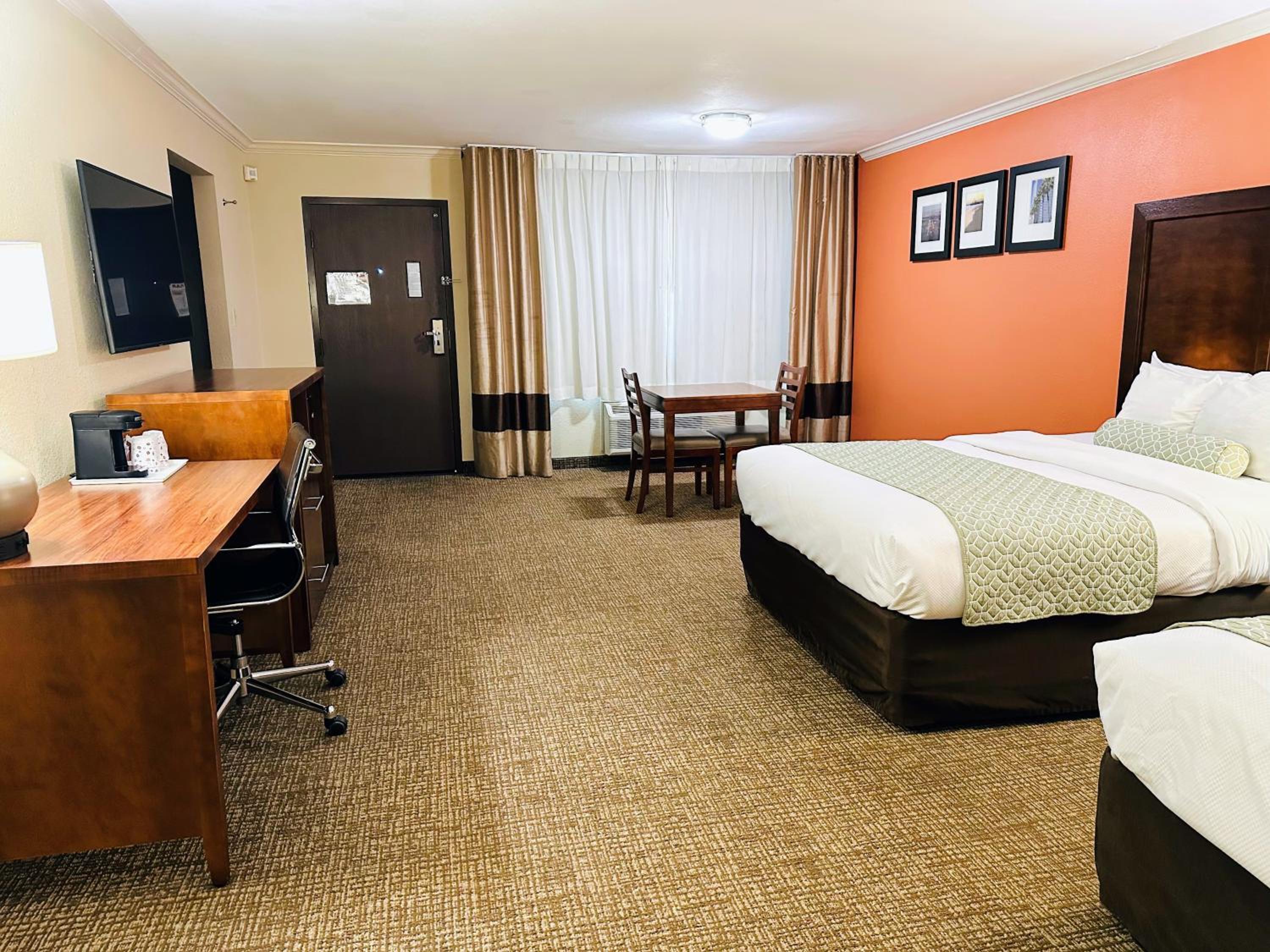 Deluxe Queen Room