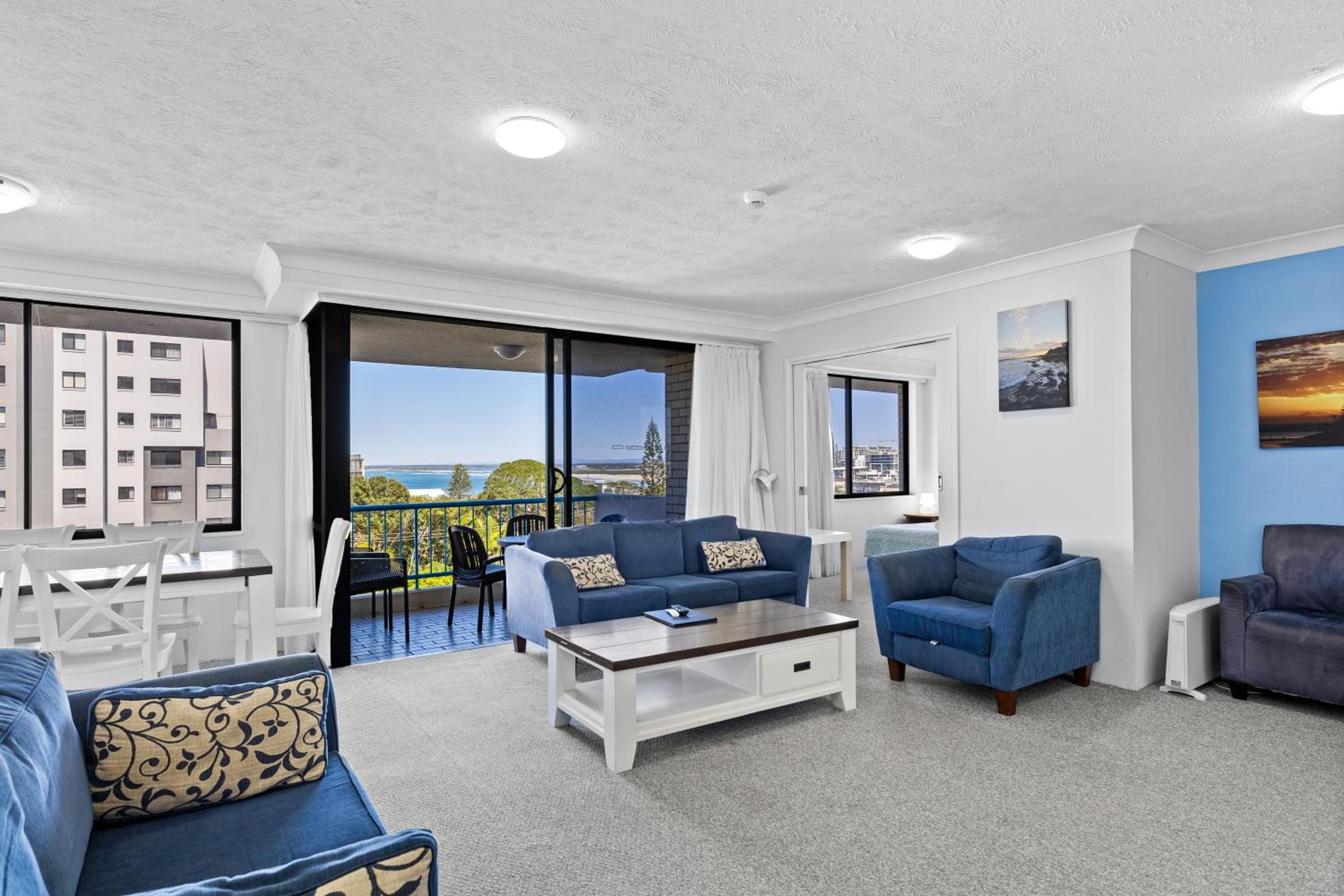 Three-Bedroom Apartment with View photo 1