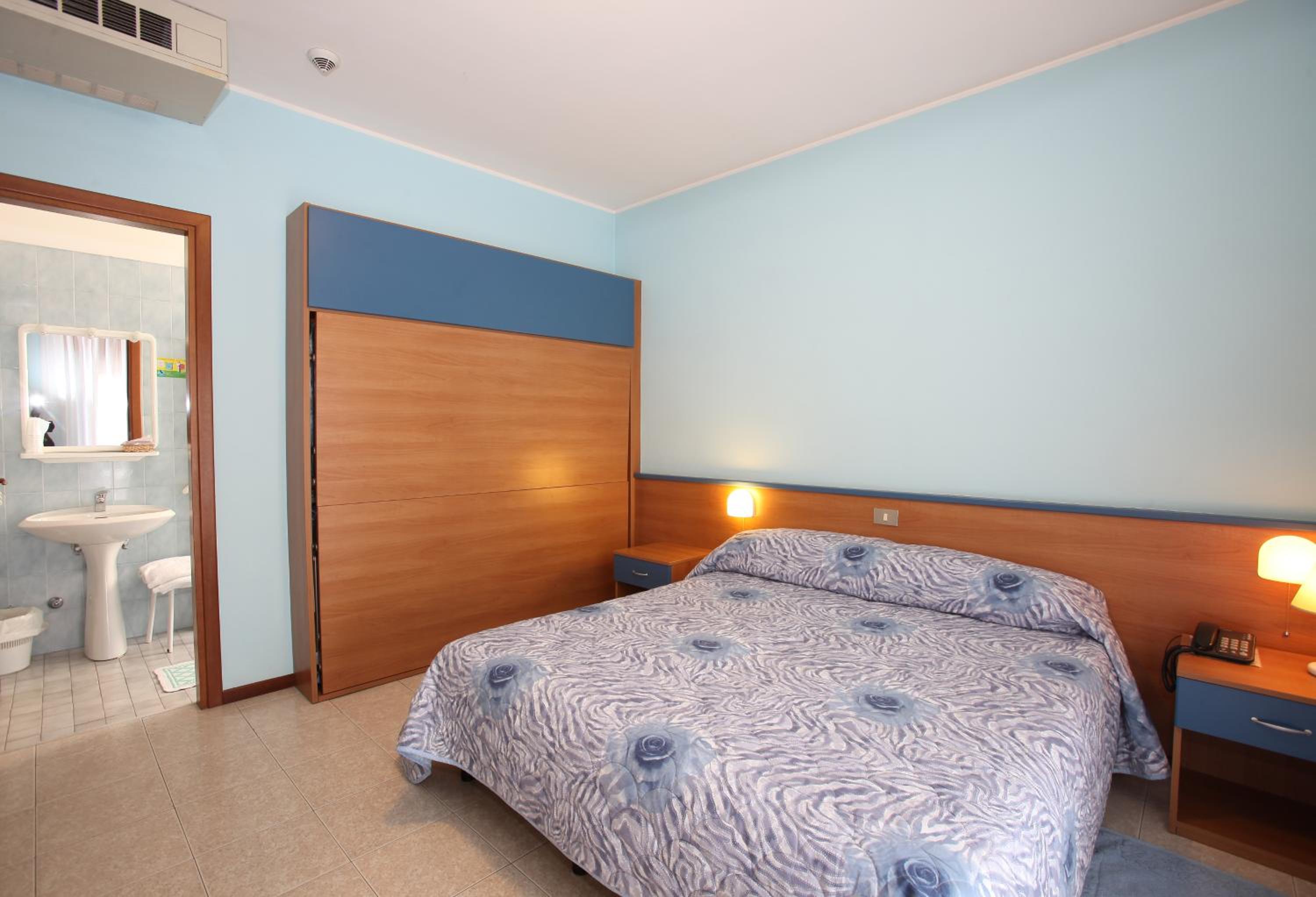Standard Double or Twin Room - Photo 1