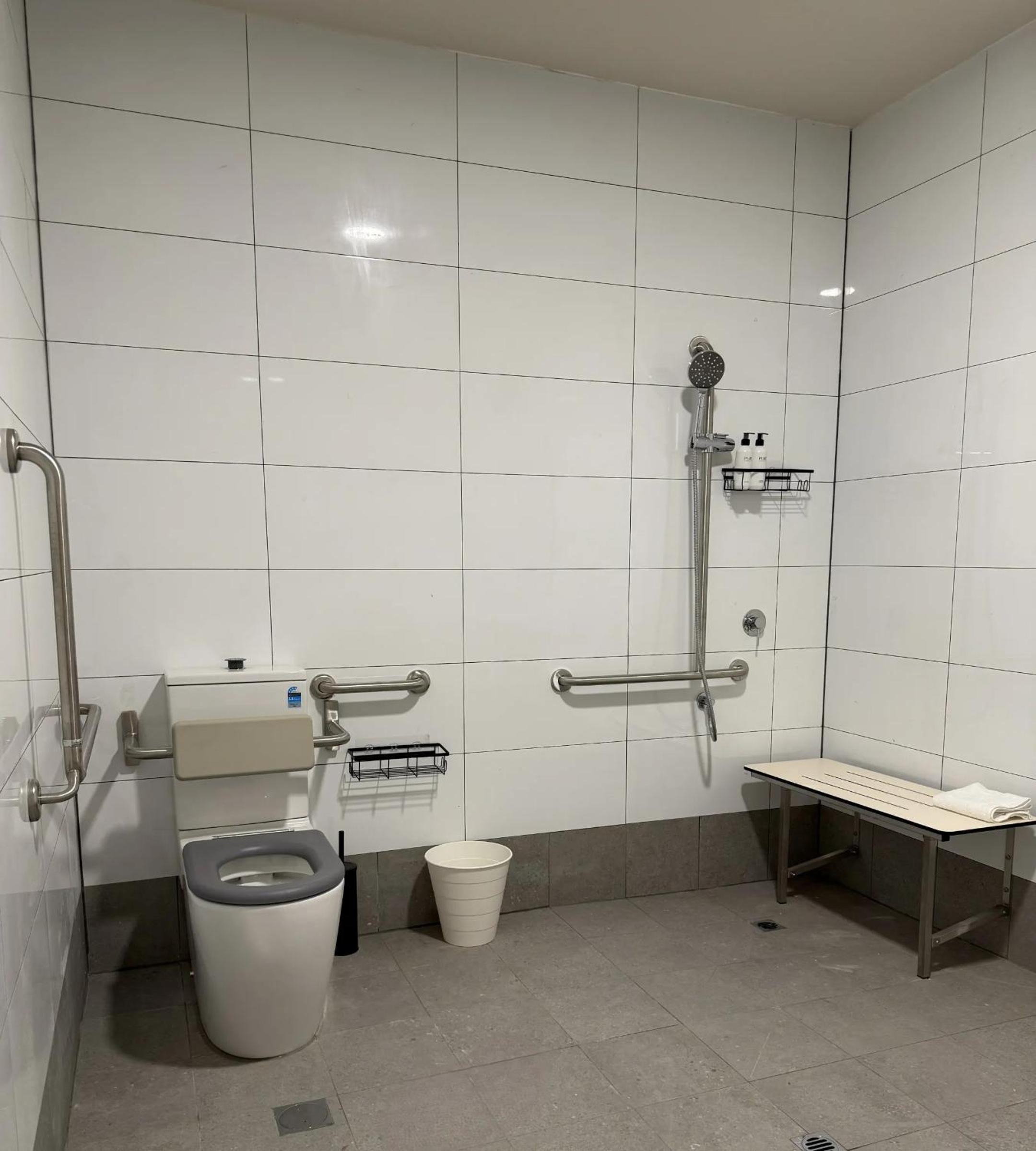 Queen Room - Disability Access
