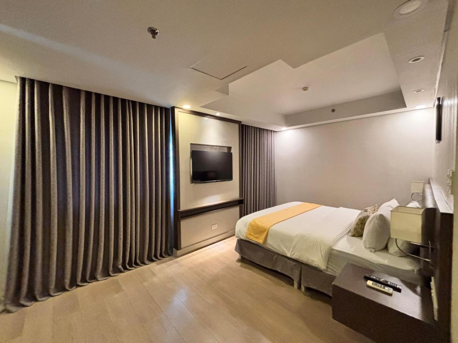 Deluxe Suite Deluxe Suite