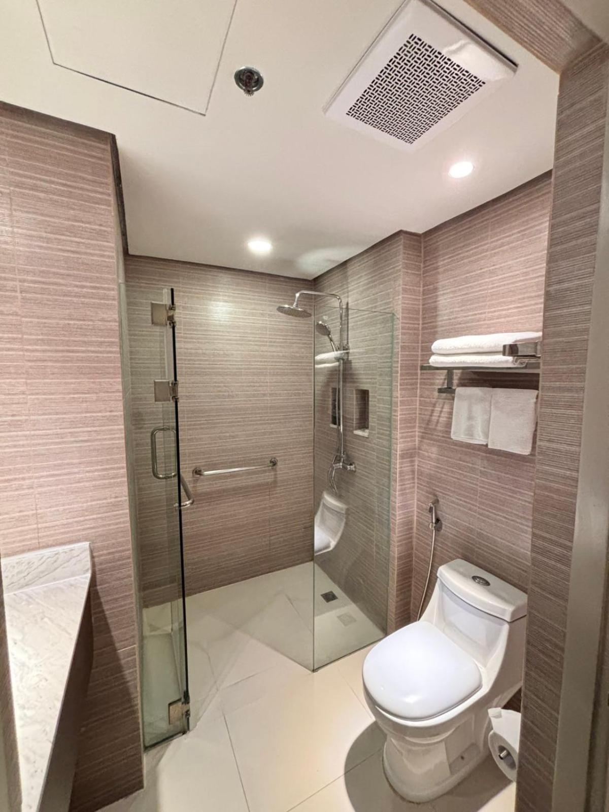 Deluxe Suite Deluxe Suite
