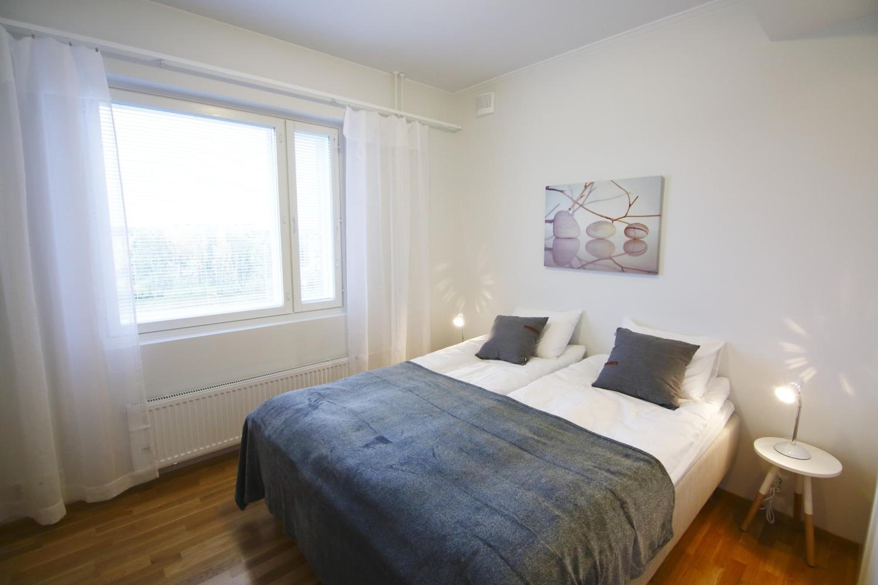 Apartment with Lake View - Photo 12