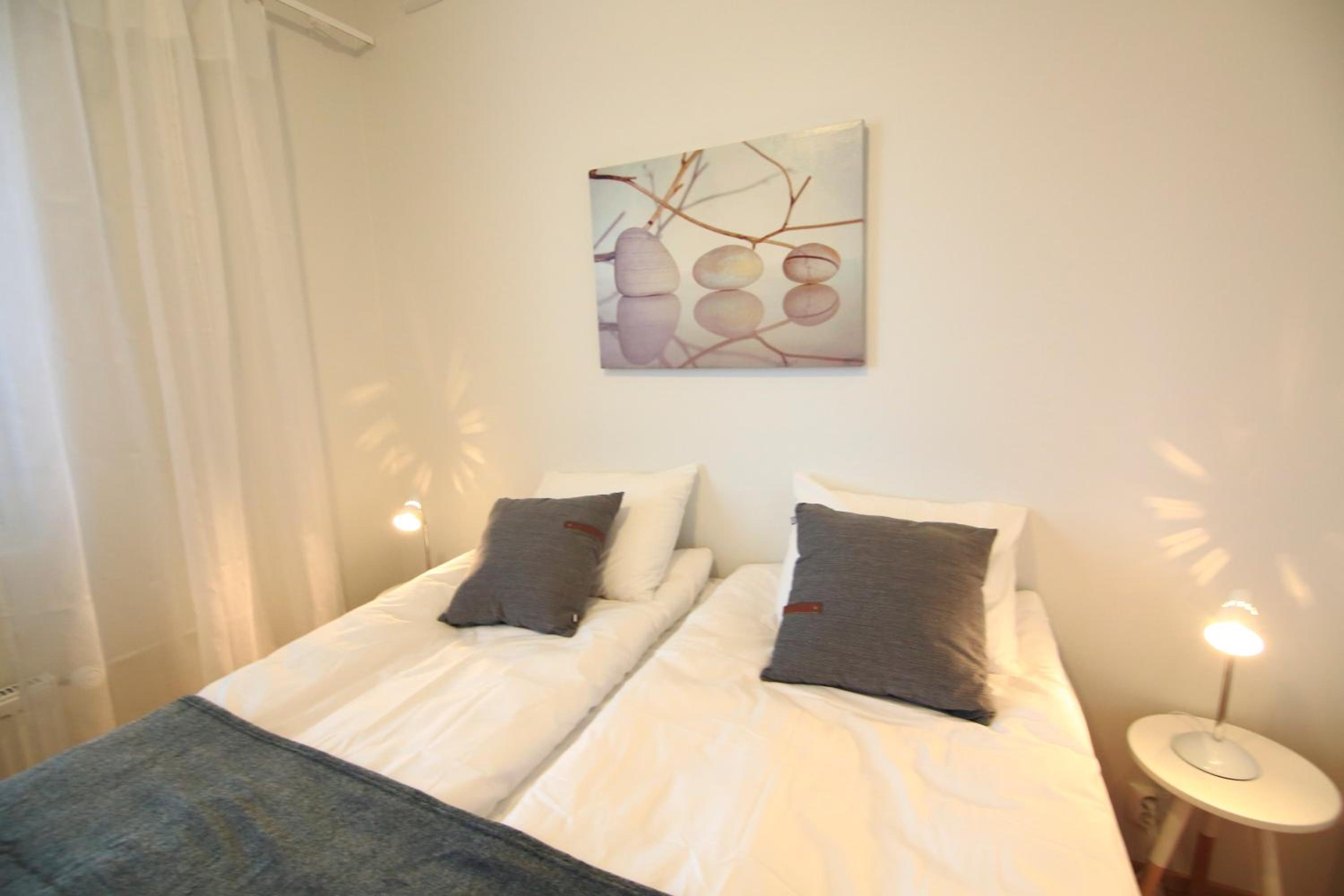 Apartment with Lake View - Photo 13