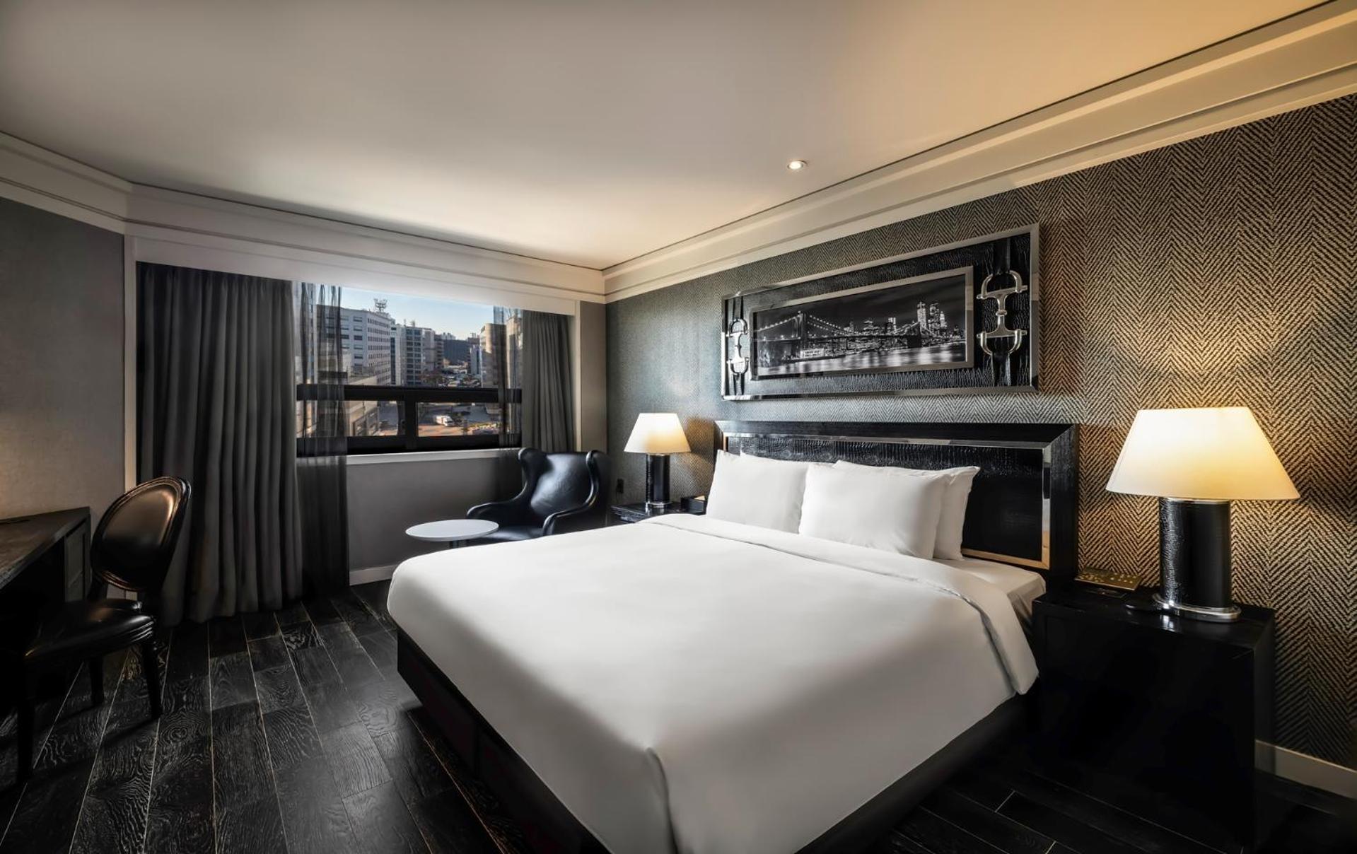 Executive Family Twin with River View and Free Lounge Access - Photo 7