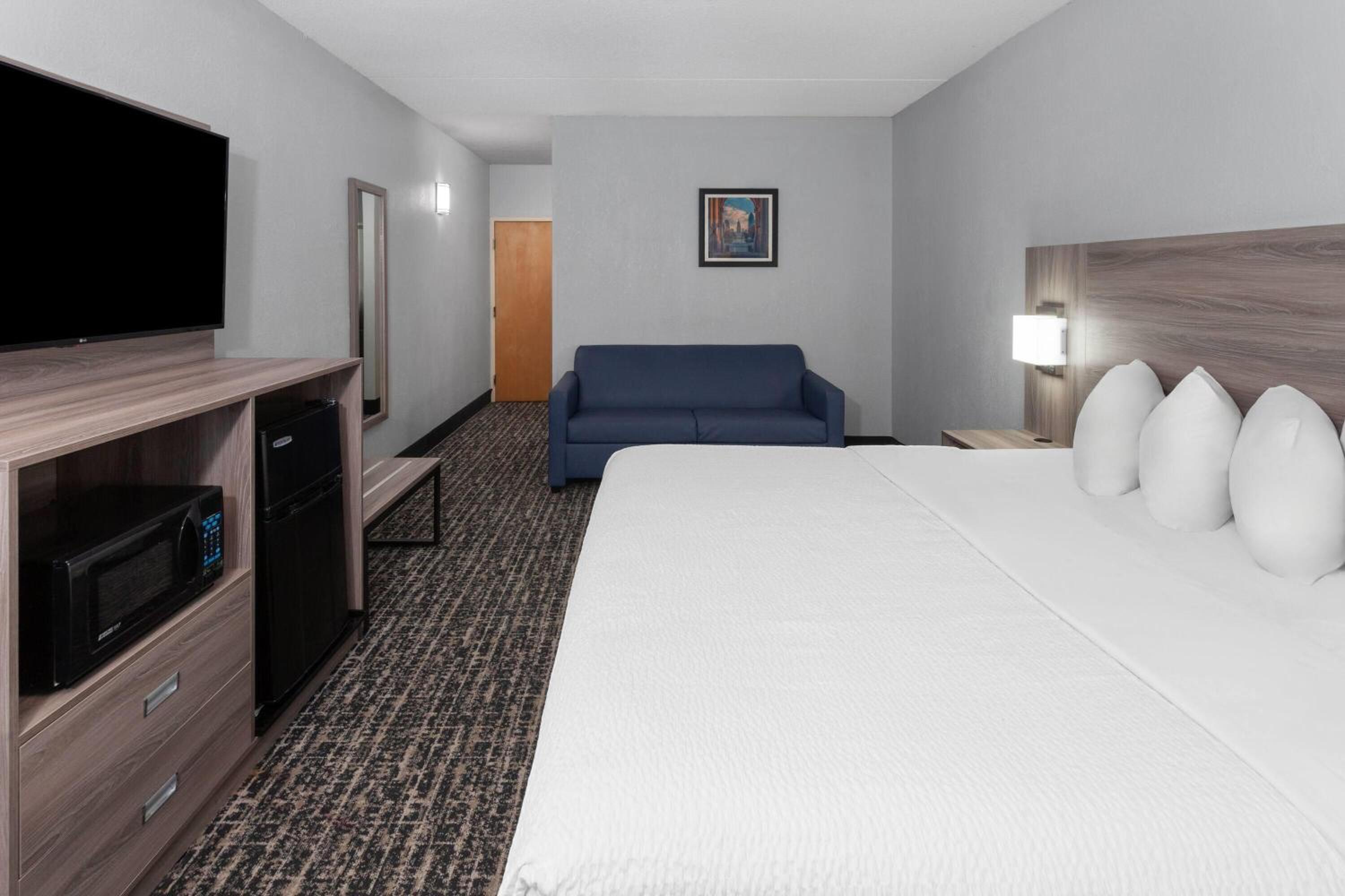 King Room with Sofa Bed - Non-Smoking - Photo 1