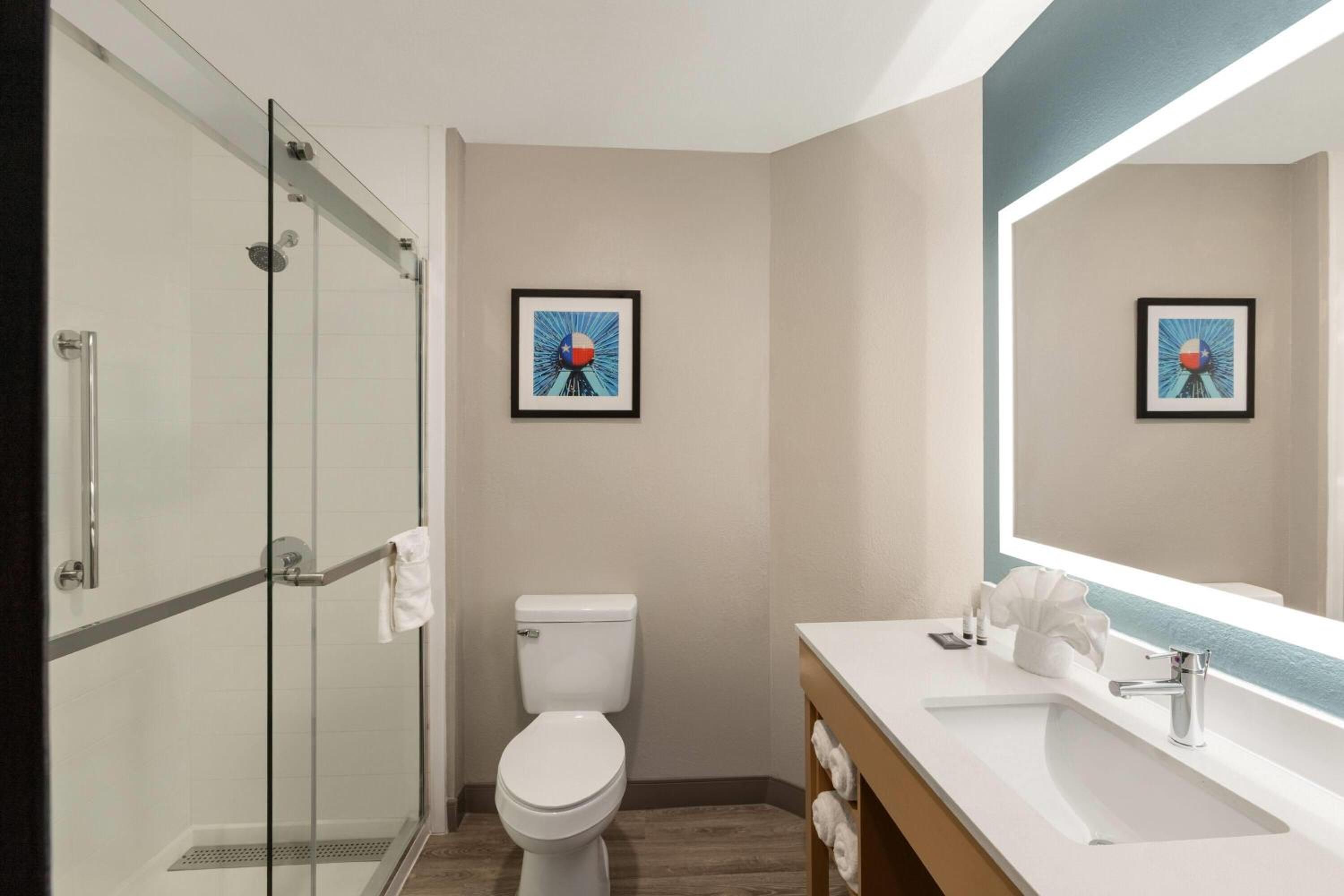 Deluxe King Suite - Non-Smoking - Photo 1