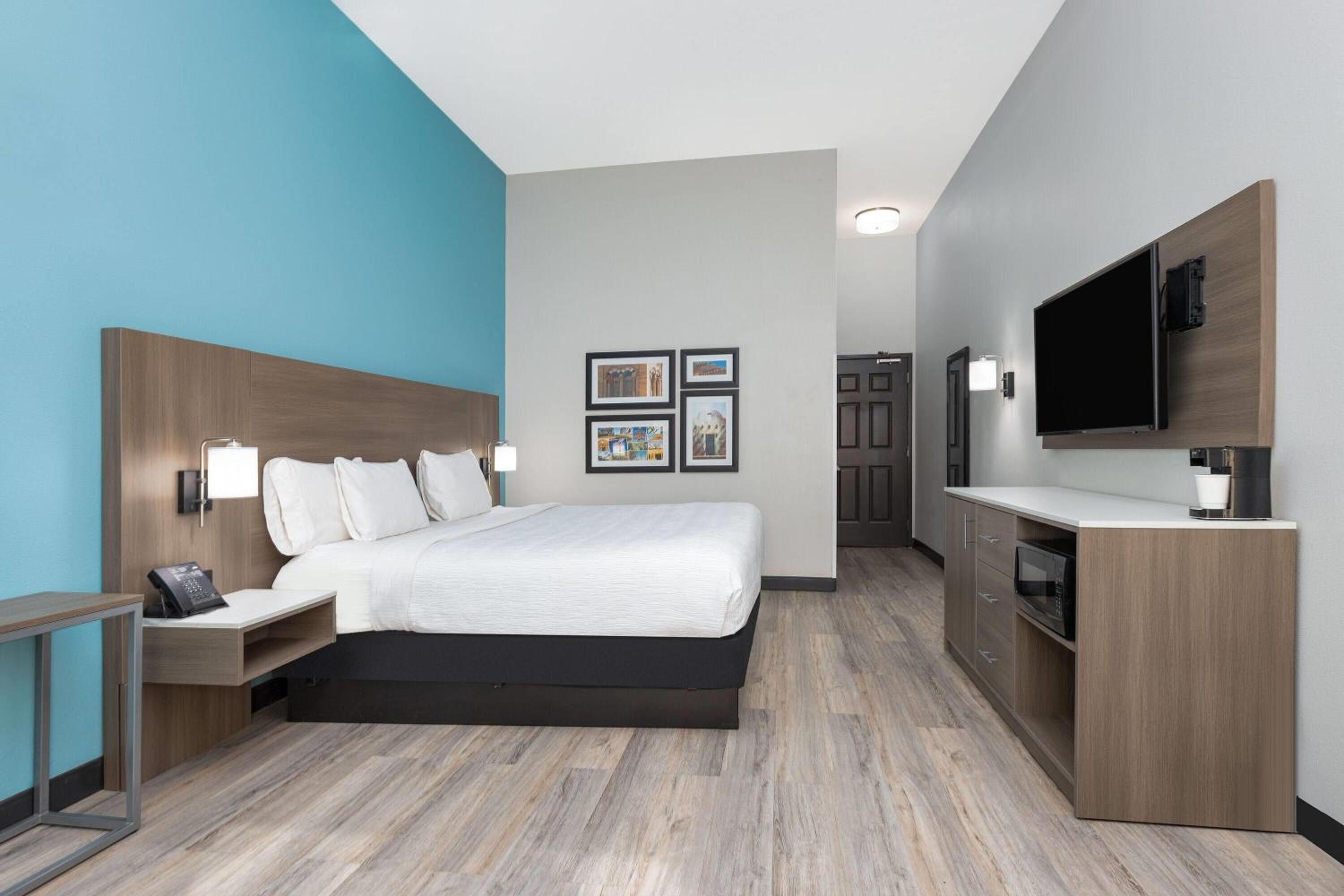 King Room - Non-Smoking - Photo 2