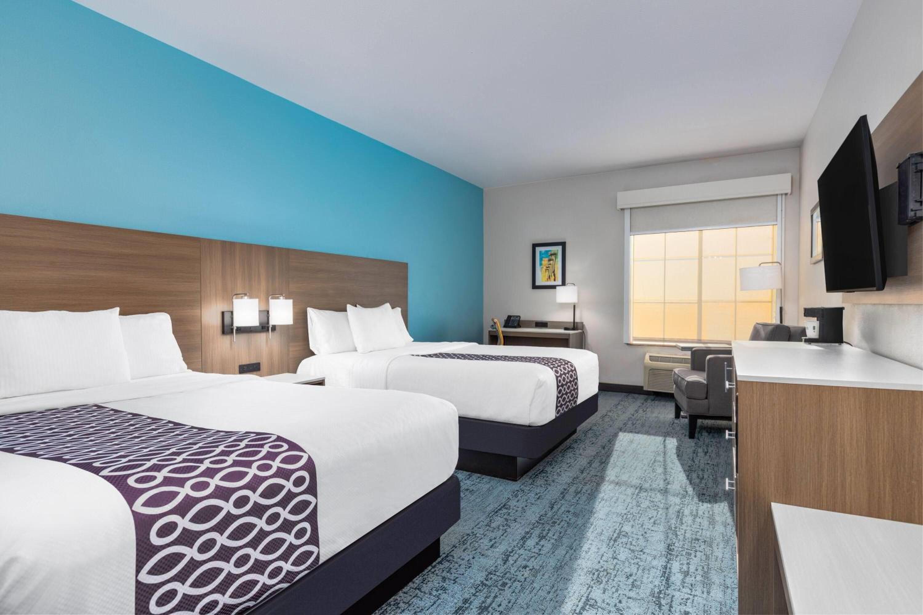Queen Room with Two Queen Beds - Non-Smoking - Photo 1