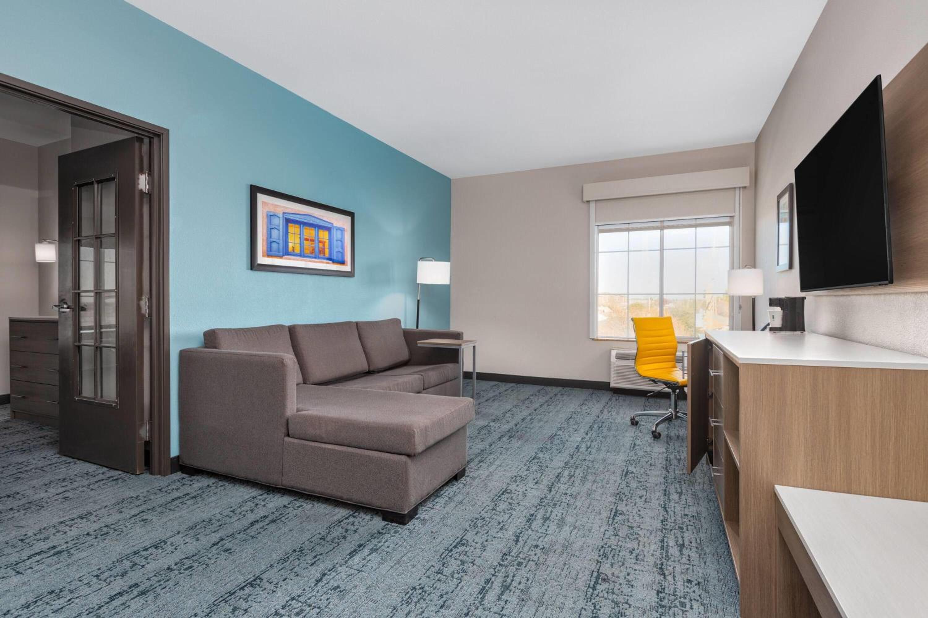 Family Studio Suite - Non-Smoking - Photo 4