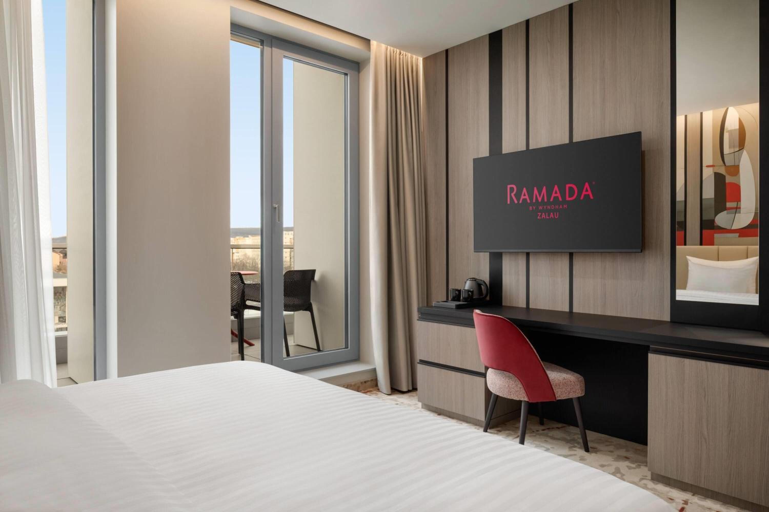 Deluxe King Room with Sofa Bed photo 3