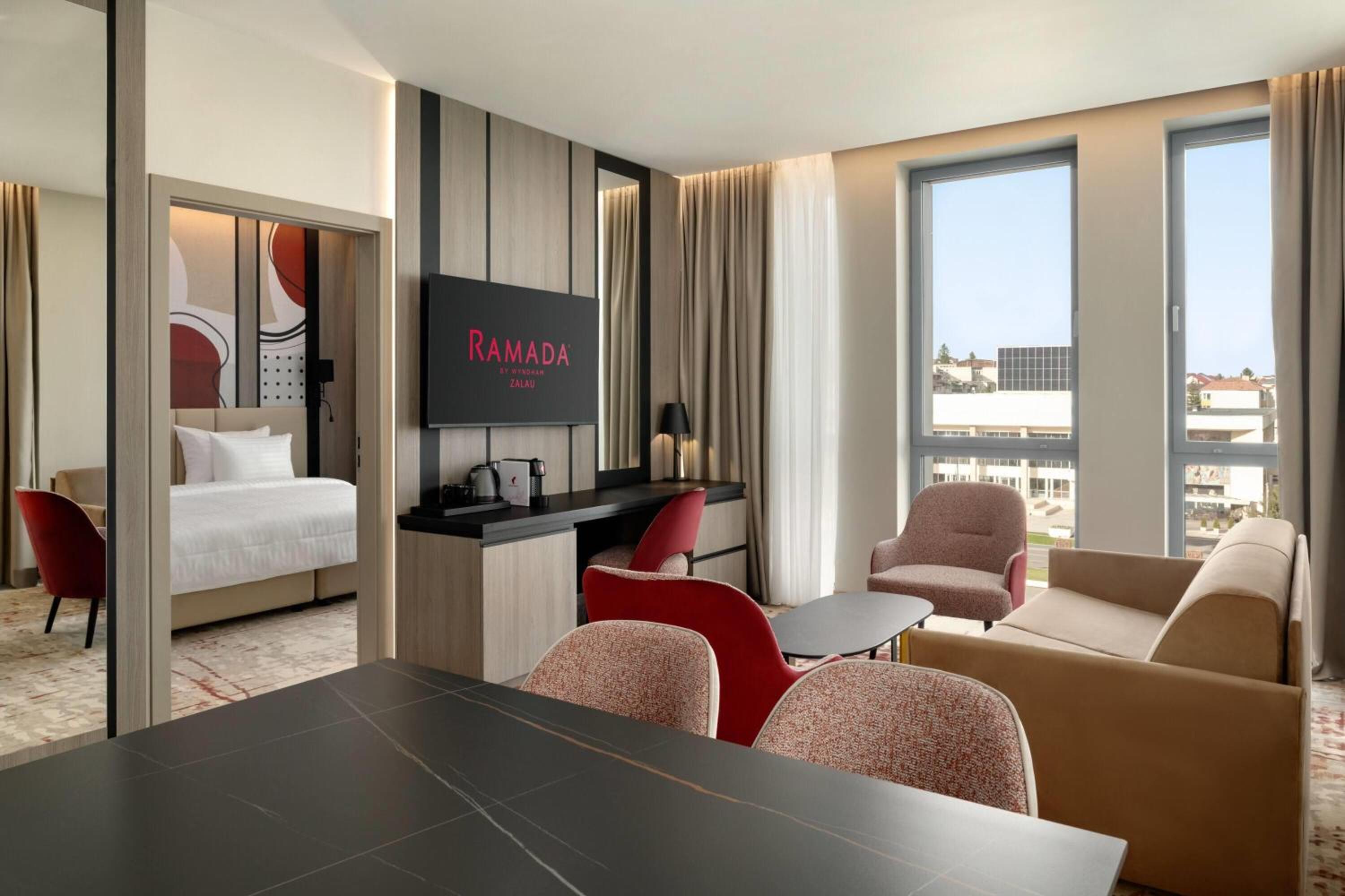 Deluxe King Suite photo 1