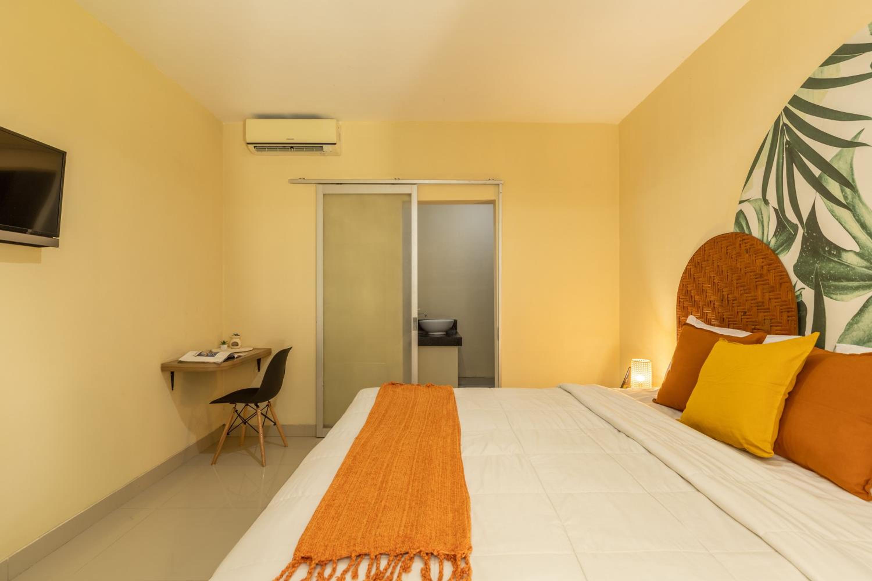 Premium Room with Double Bed - Photo 2