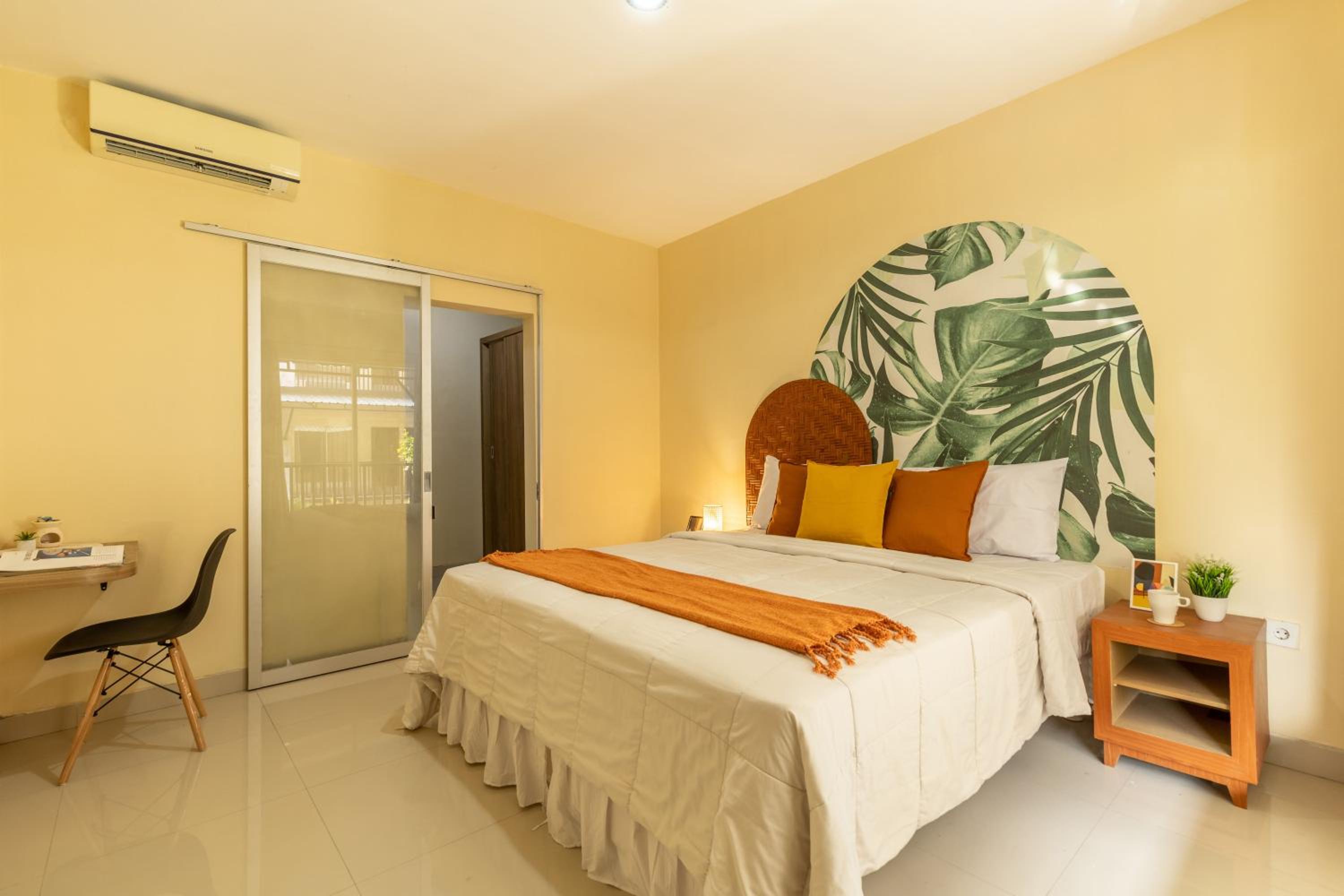 Premium Room with Double Bed - Photo 1