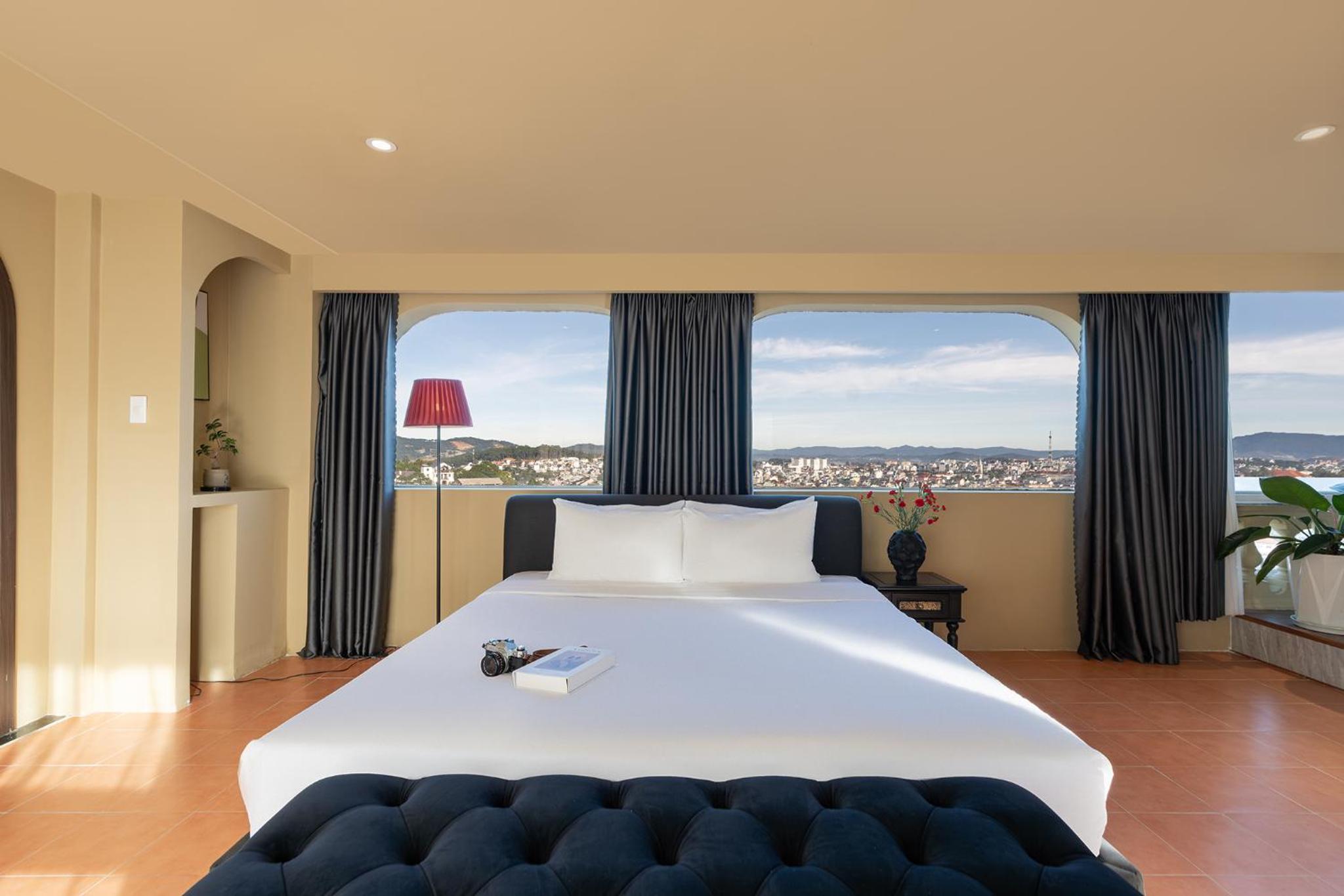 Executive Suite - Photo 7