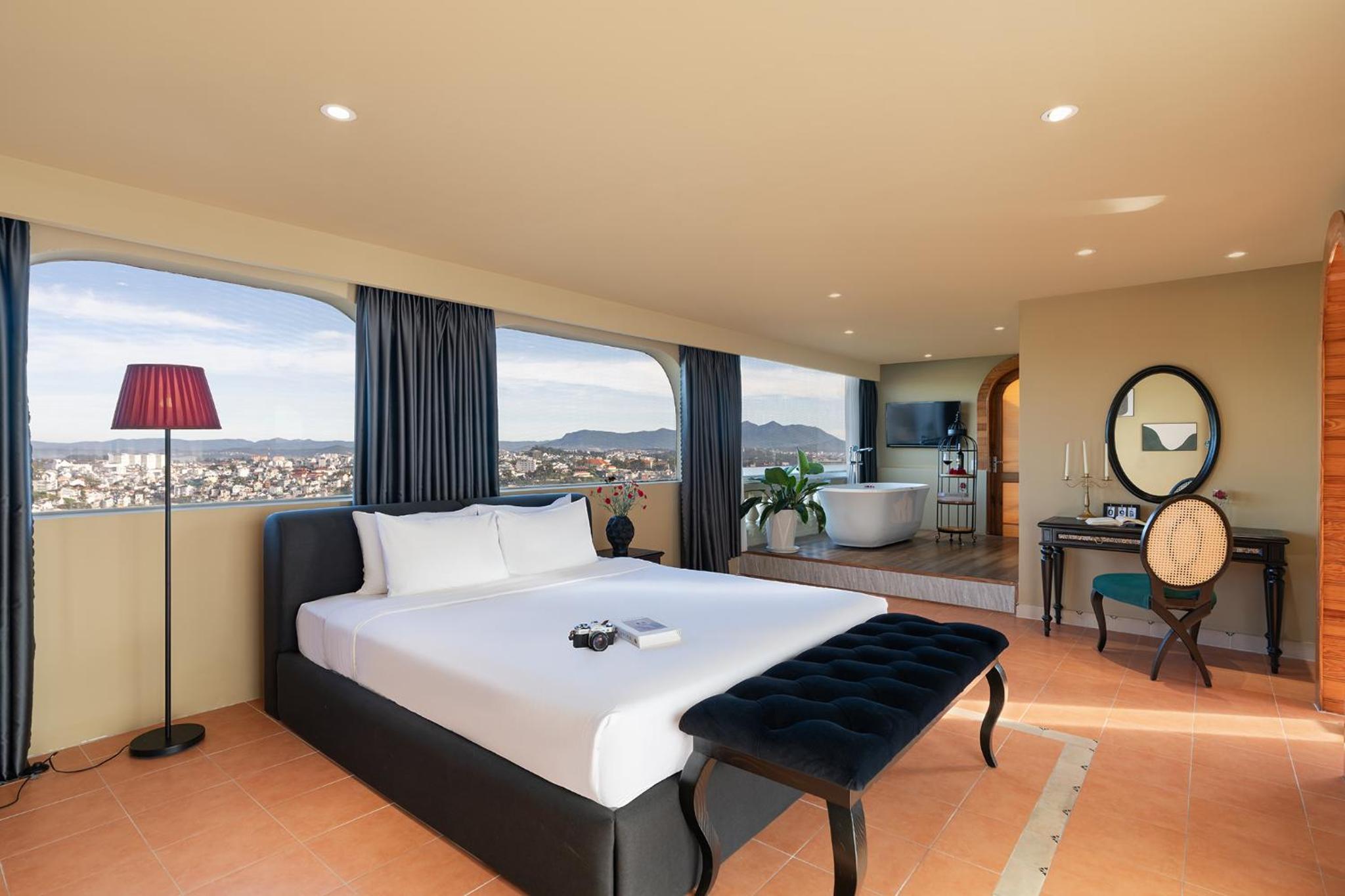 Executive Suite - Photo 5