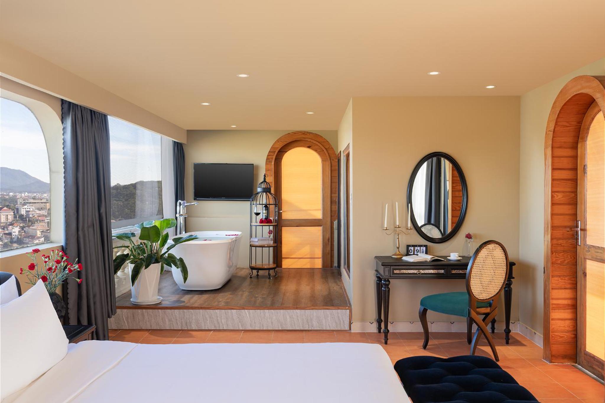 Executive Suite - Photo 10