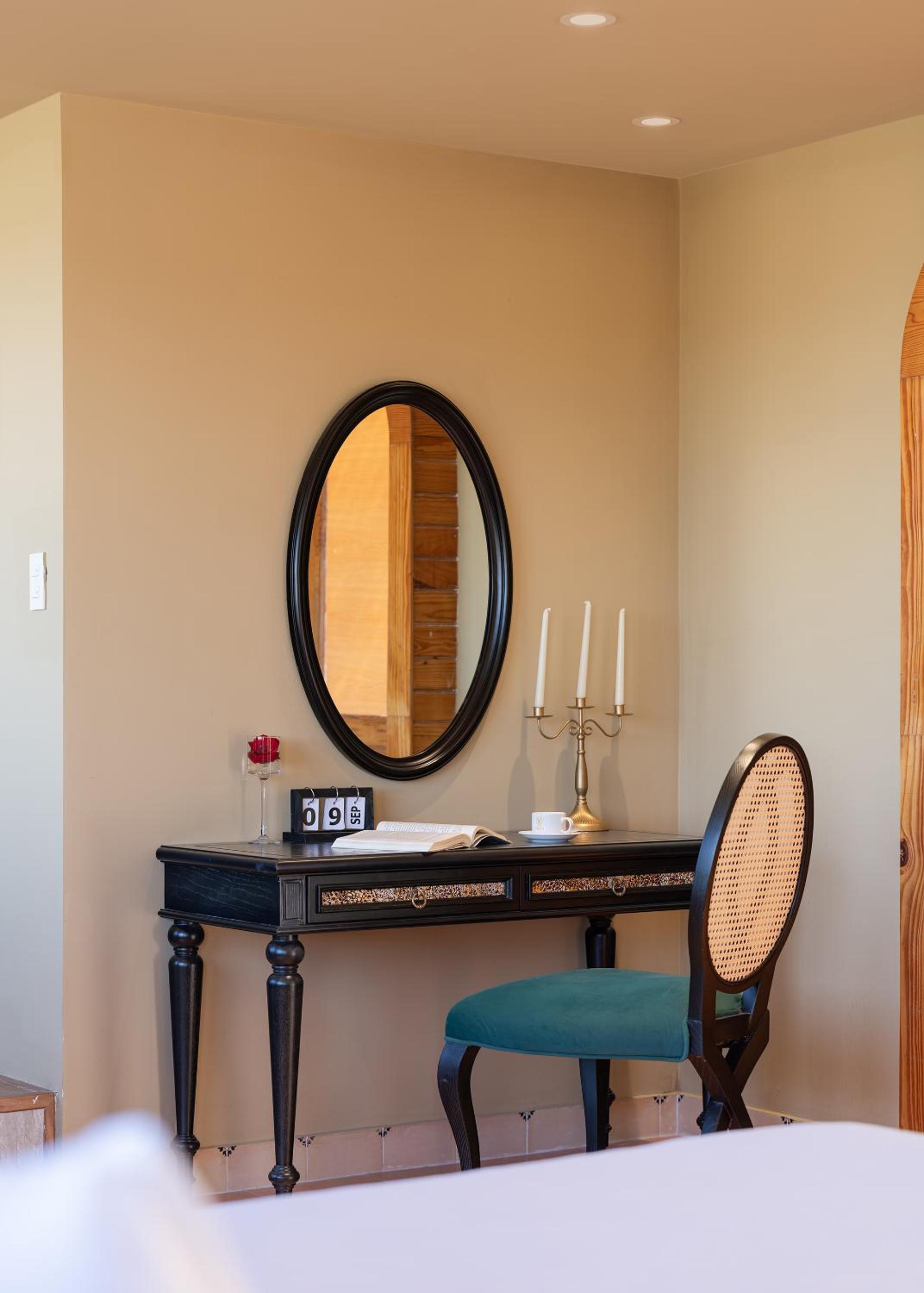 Executive Suite - Photo 15