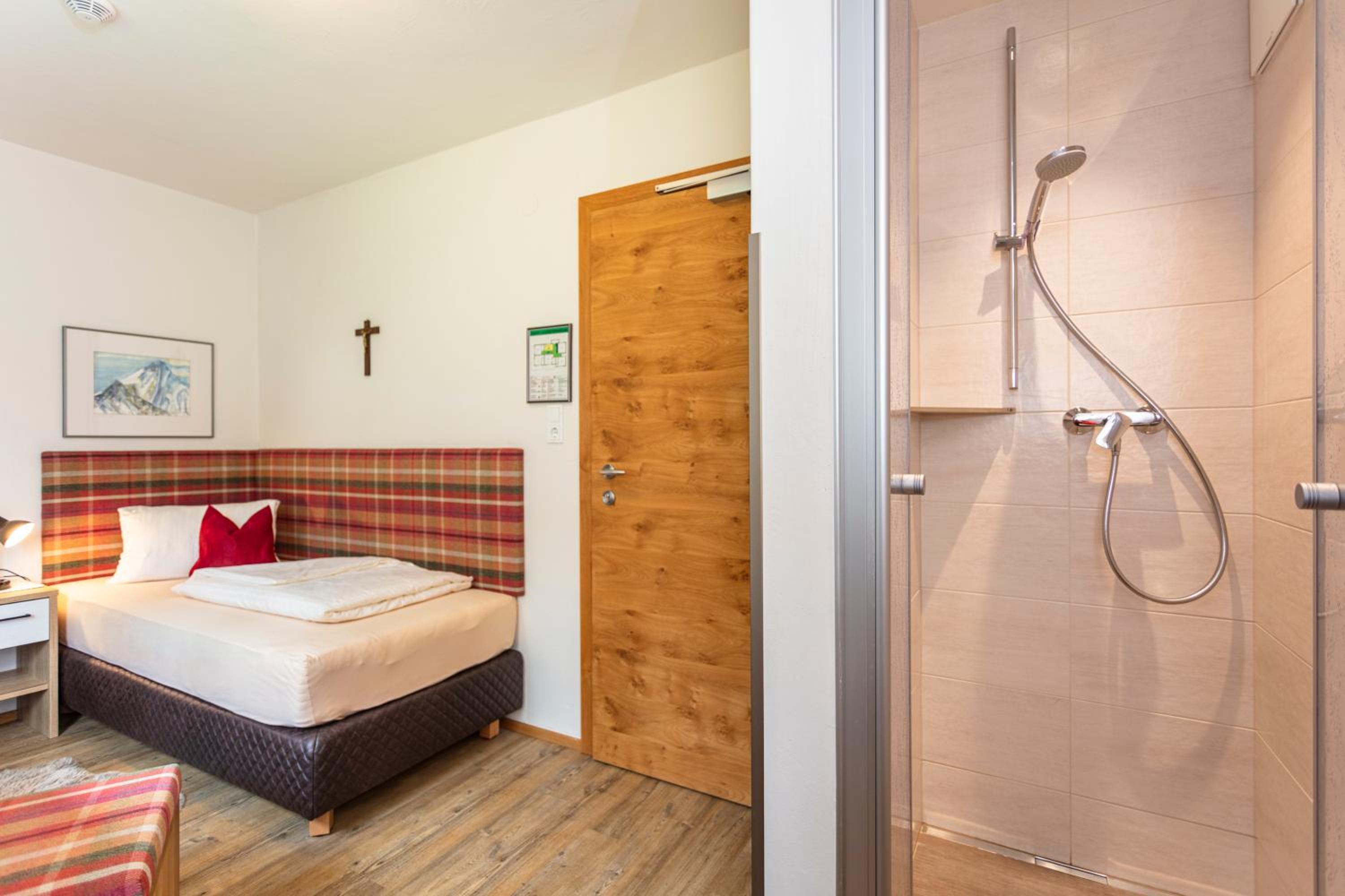 Single Room with Shared Toilet photo 1