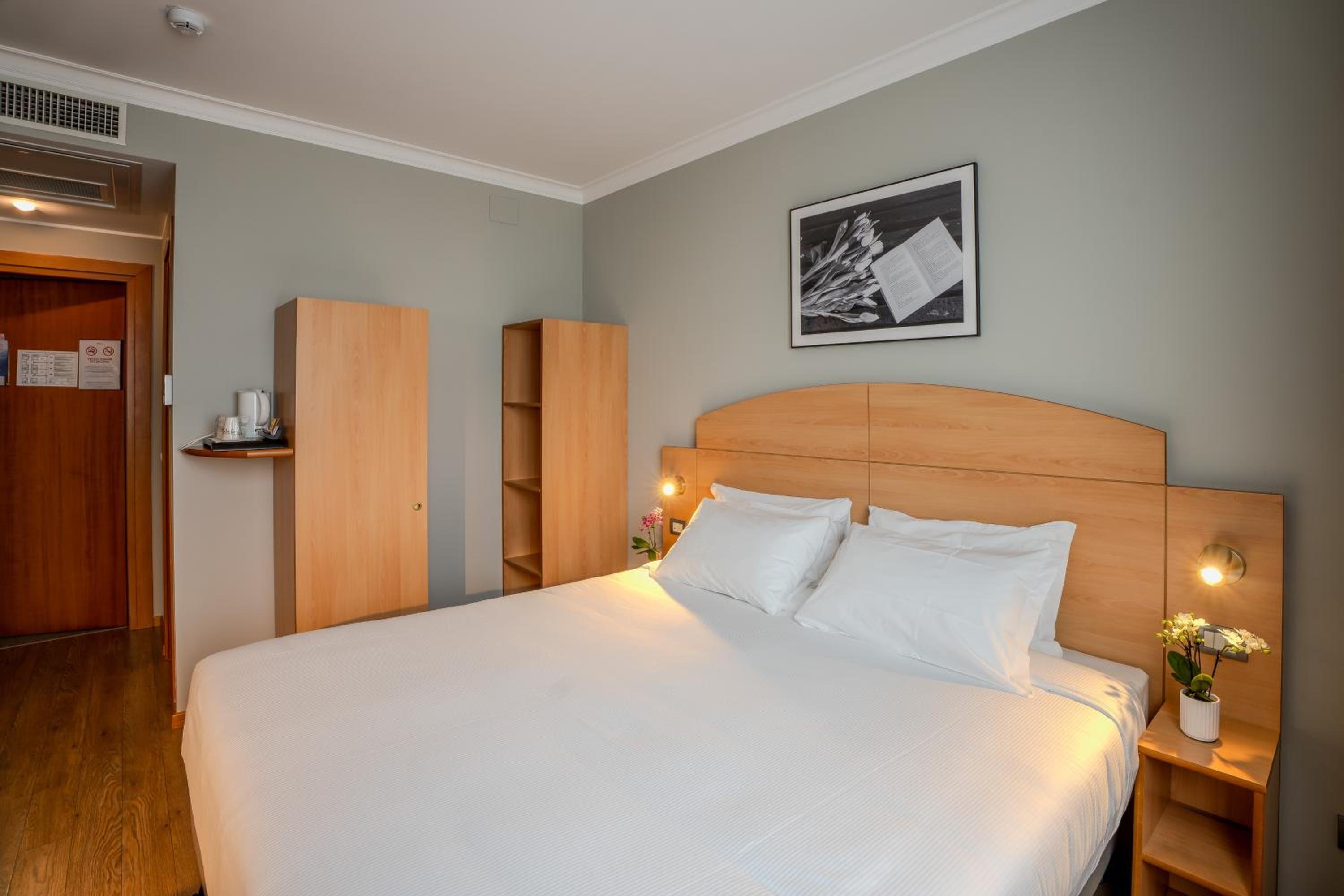 Standard Queen Room - Photo 4