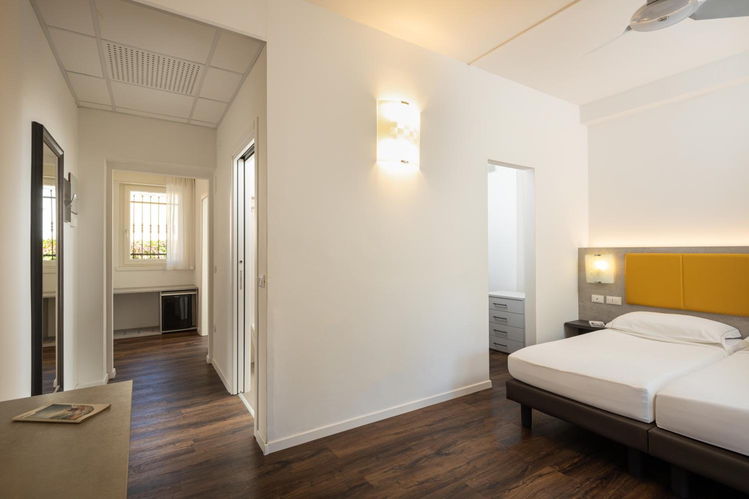 Junior Suite with Balcony photo 2