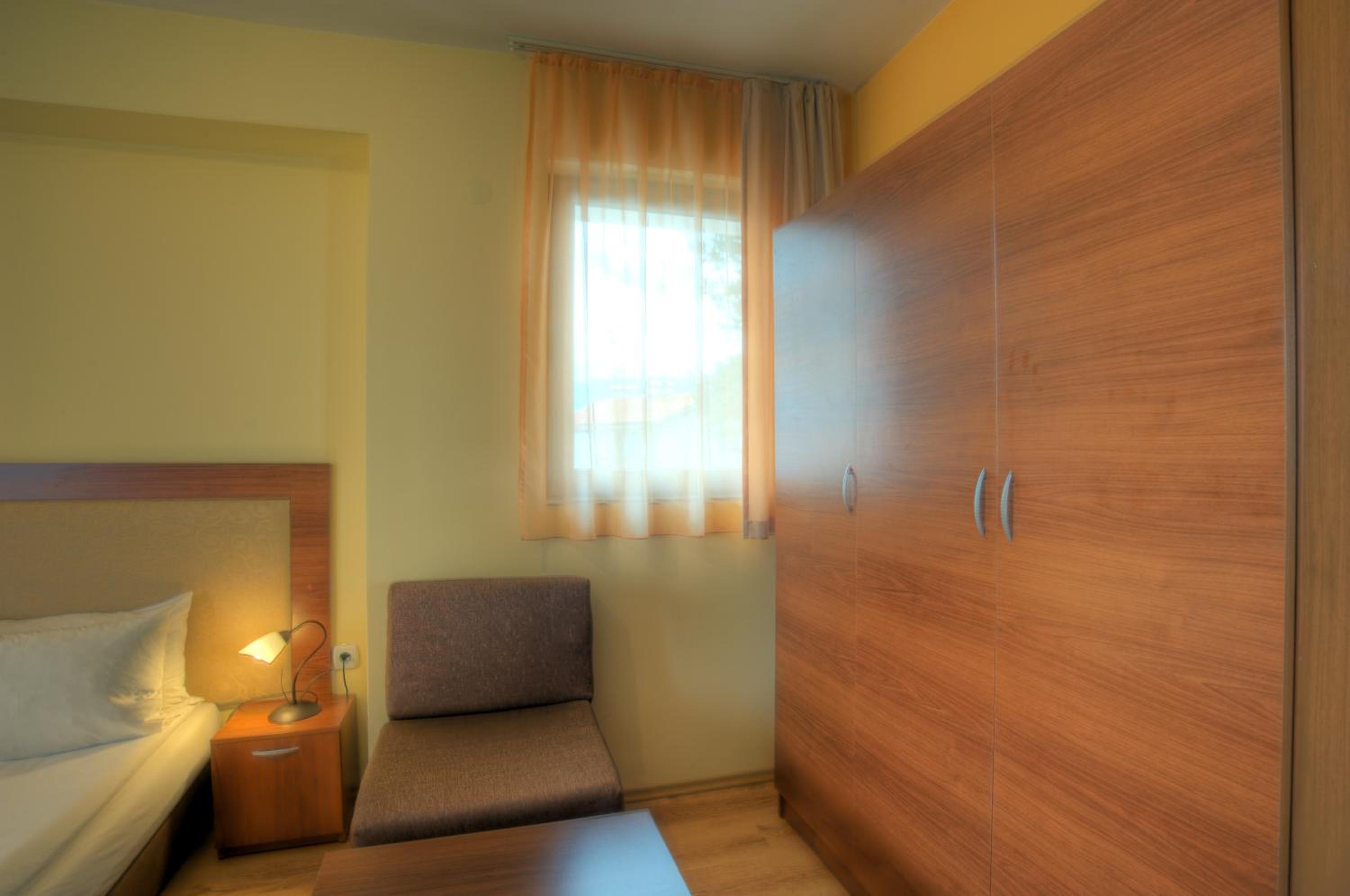 Double Room with Lake View - Photo 3
