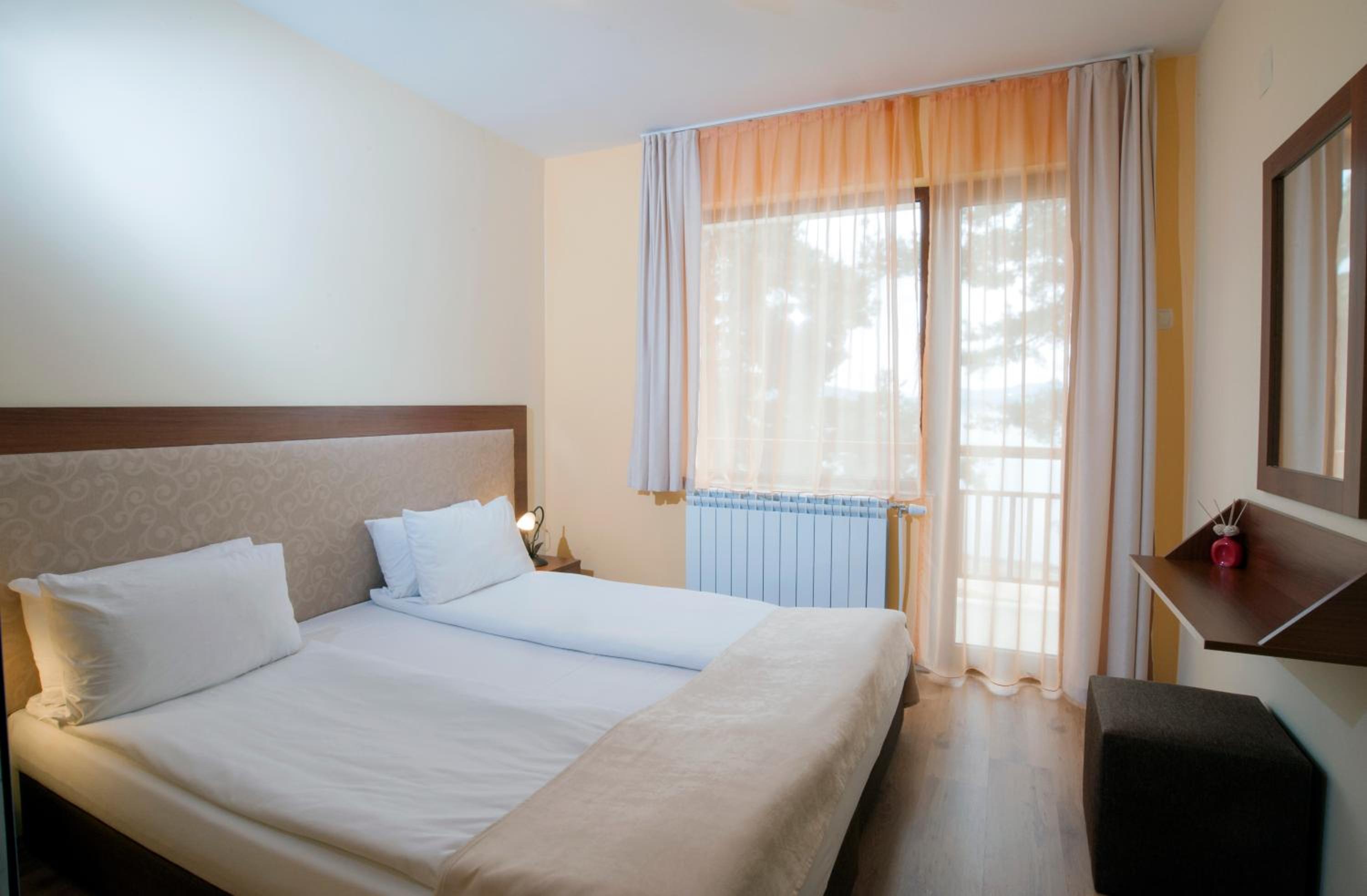 Double Room with Lake View - Photo 2