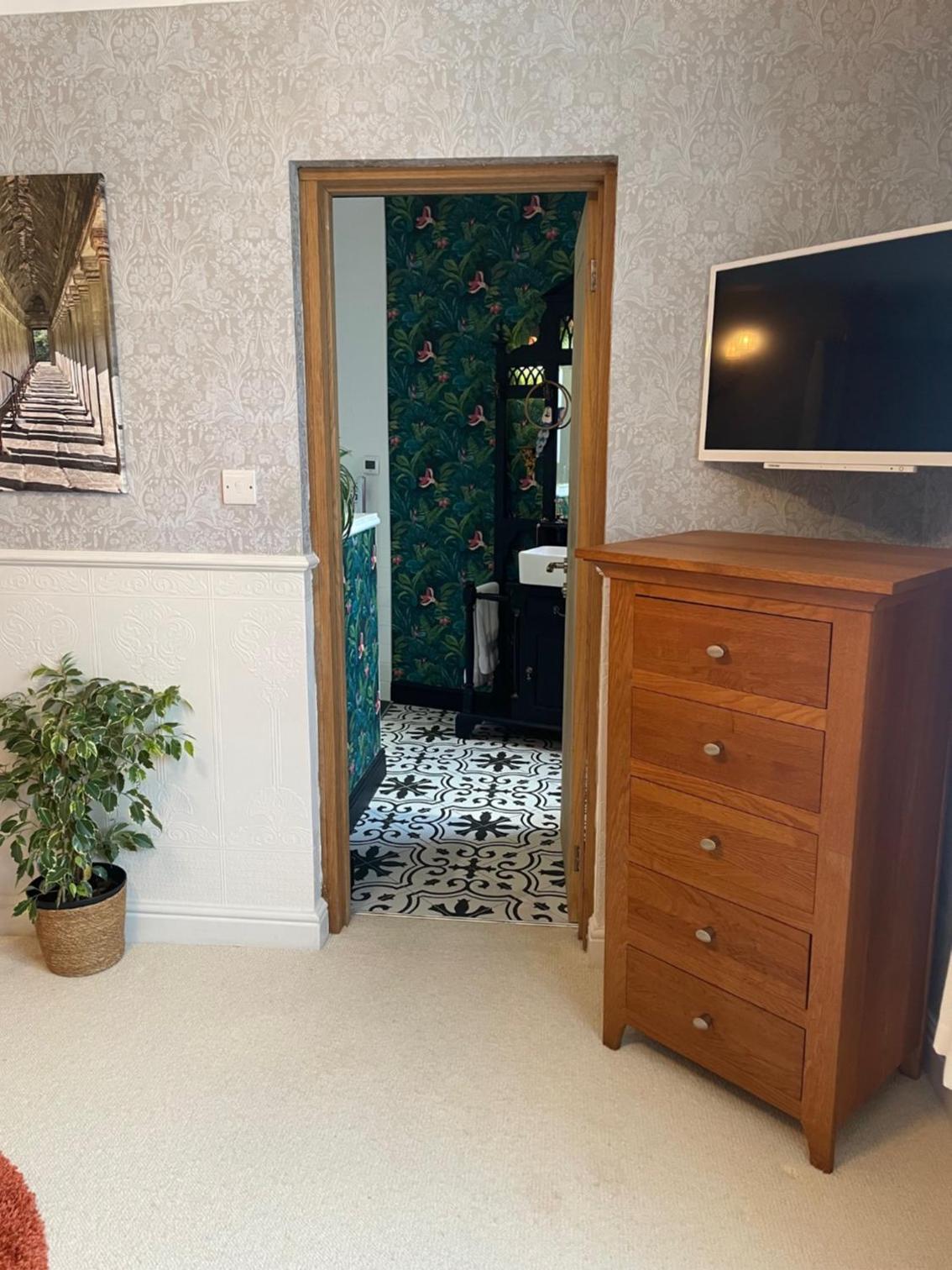 Deluxe Double Room with Shower photo 2