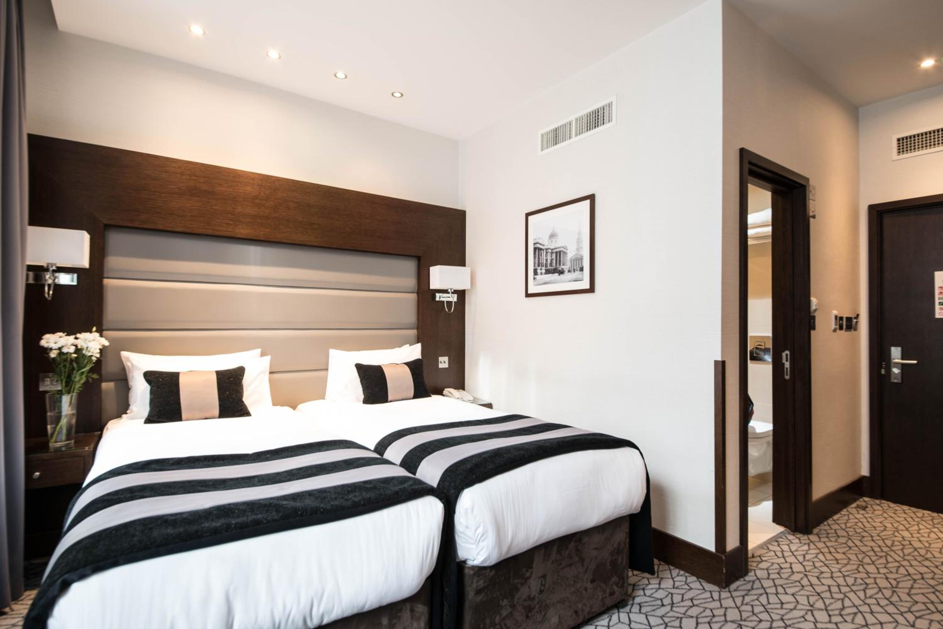 Deluxe Twin Room photo 3