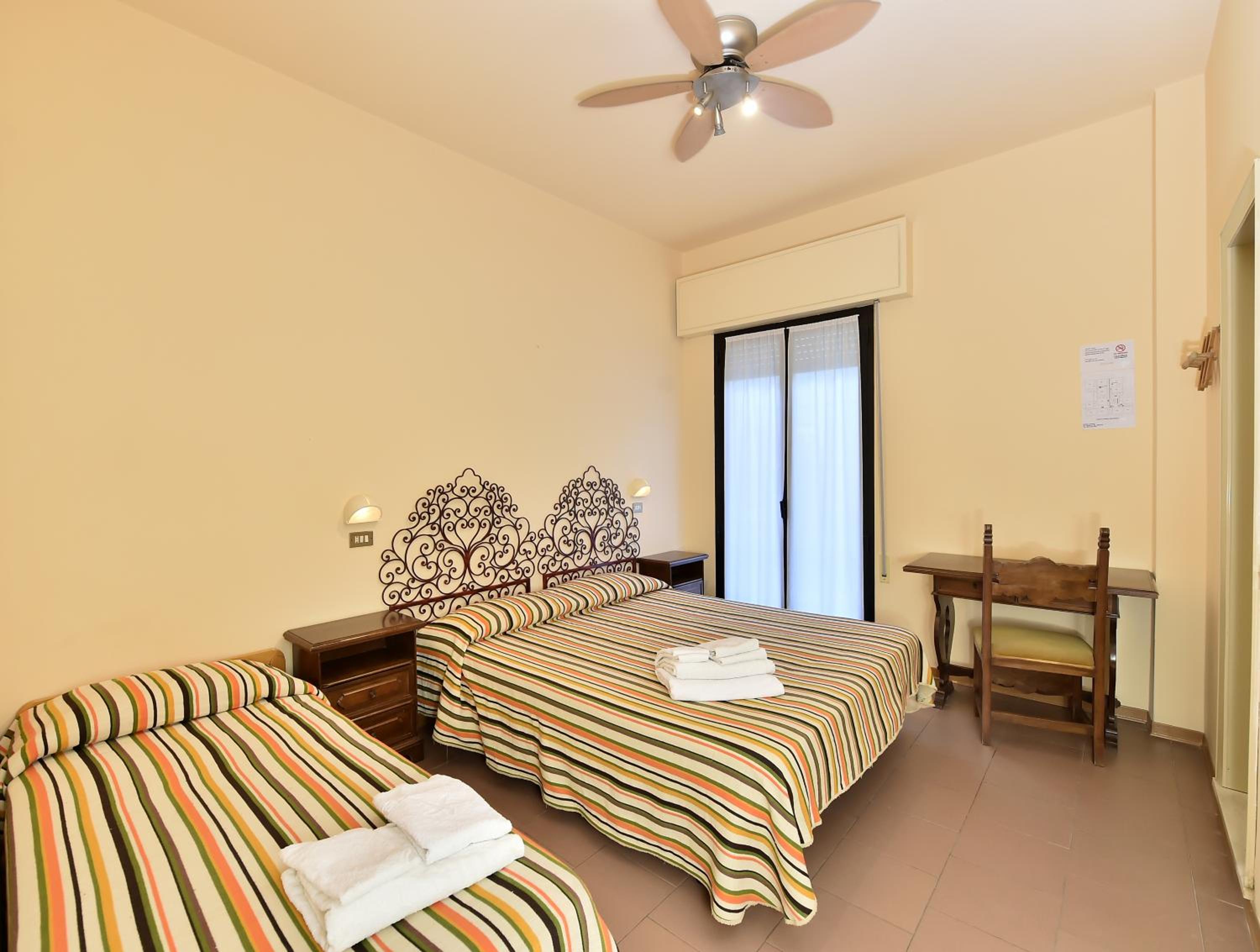 Basic Triple Room photo 1