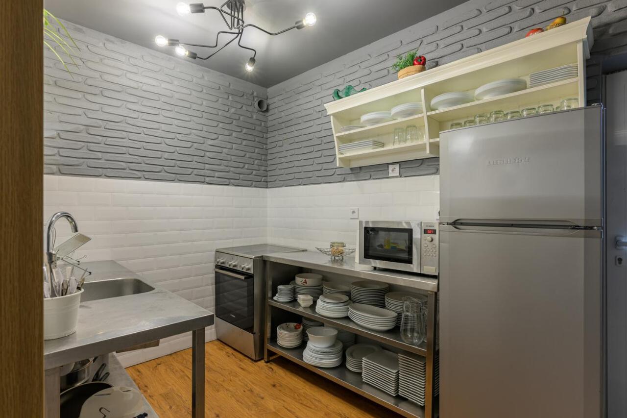 Seven-Bedroom House photo 1