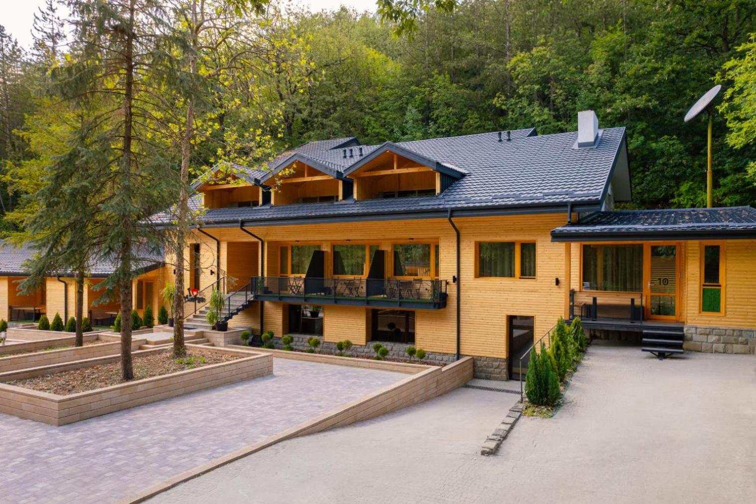 Seven-Bedroom House photo 1