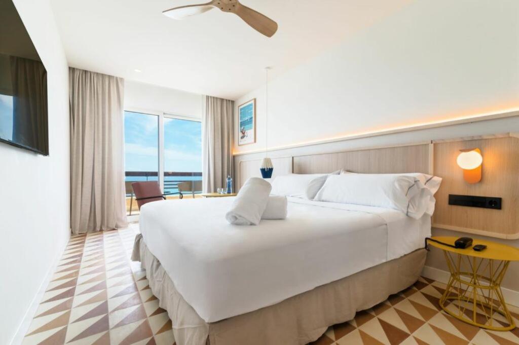 Deluxe Double Room with Balcony and Sea View photo 3