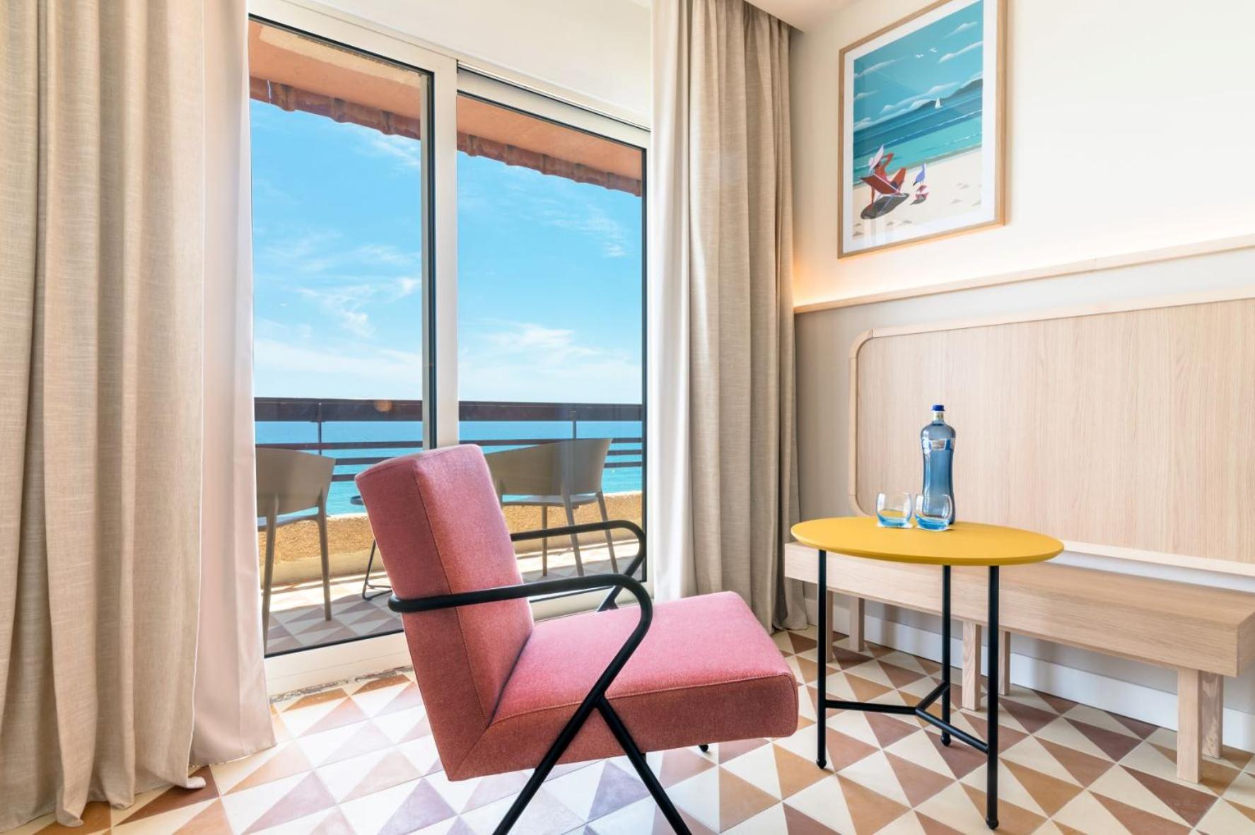 Deluxe Double Room with Balcony and Sea View photo 2