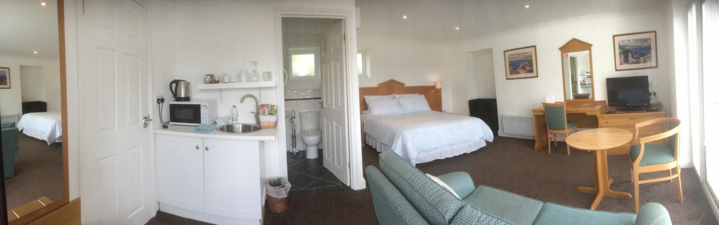 Deluxe Double Room with Lake View - Photo 3