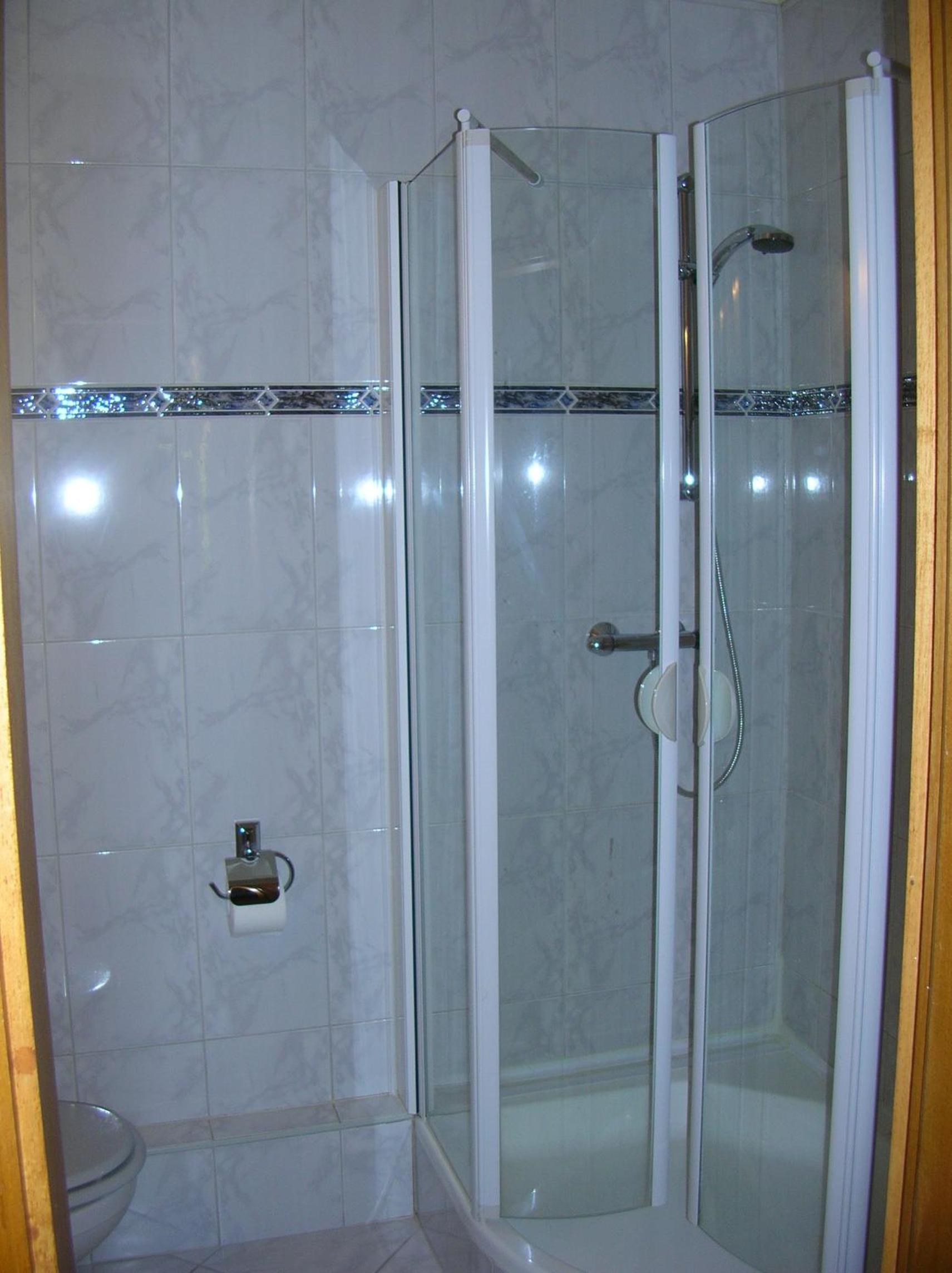 Double or Twin Room - Photo 9