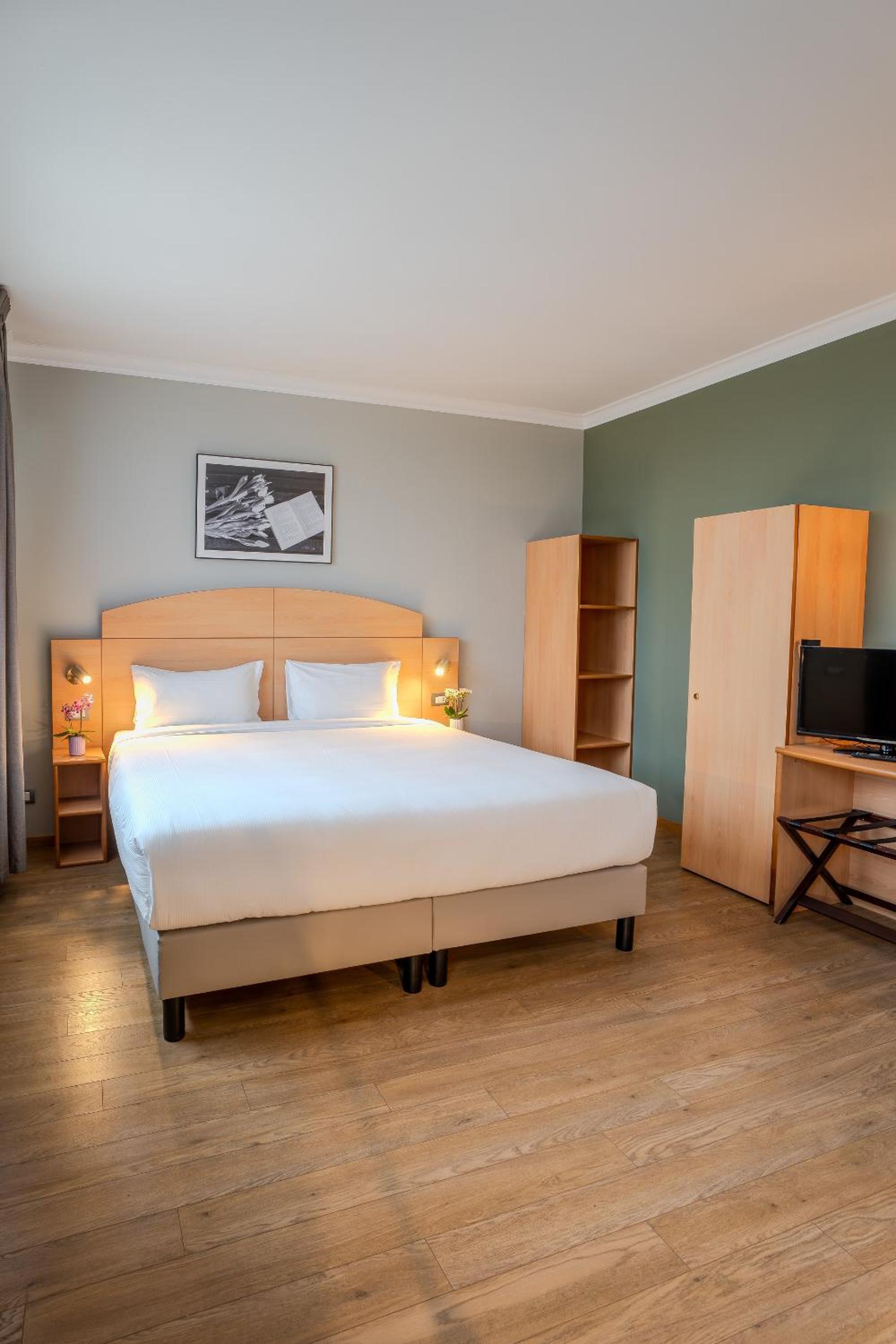 Queen Room - Accessible - Photo 4