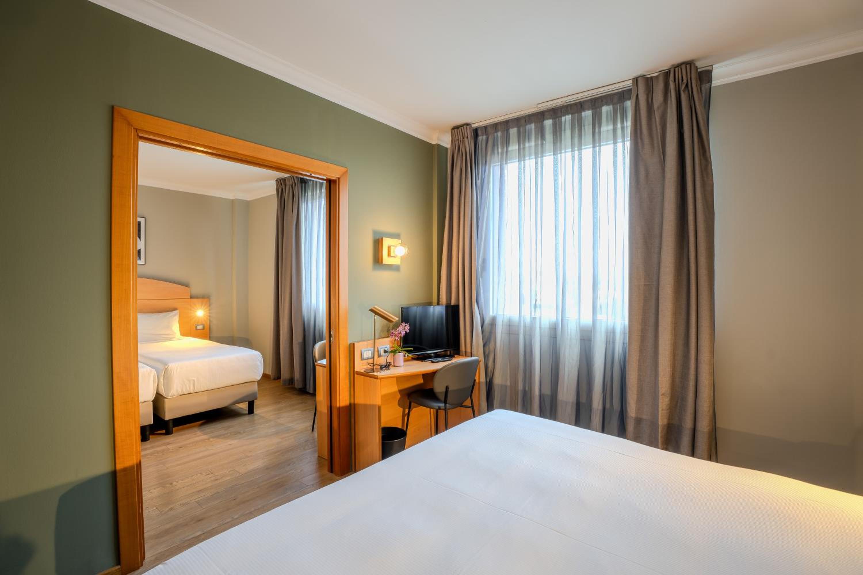 Queen Room with Double Sofa Bed - Photo 1