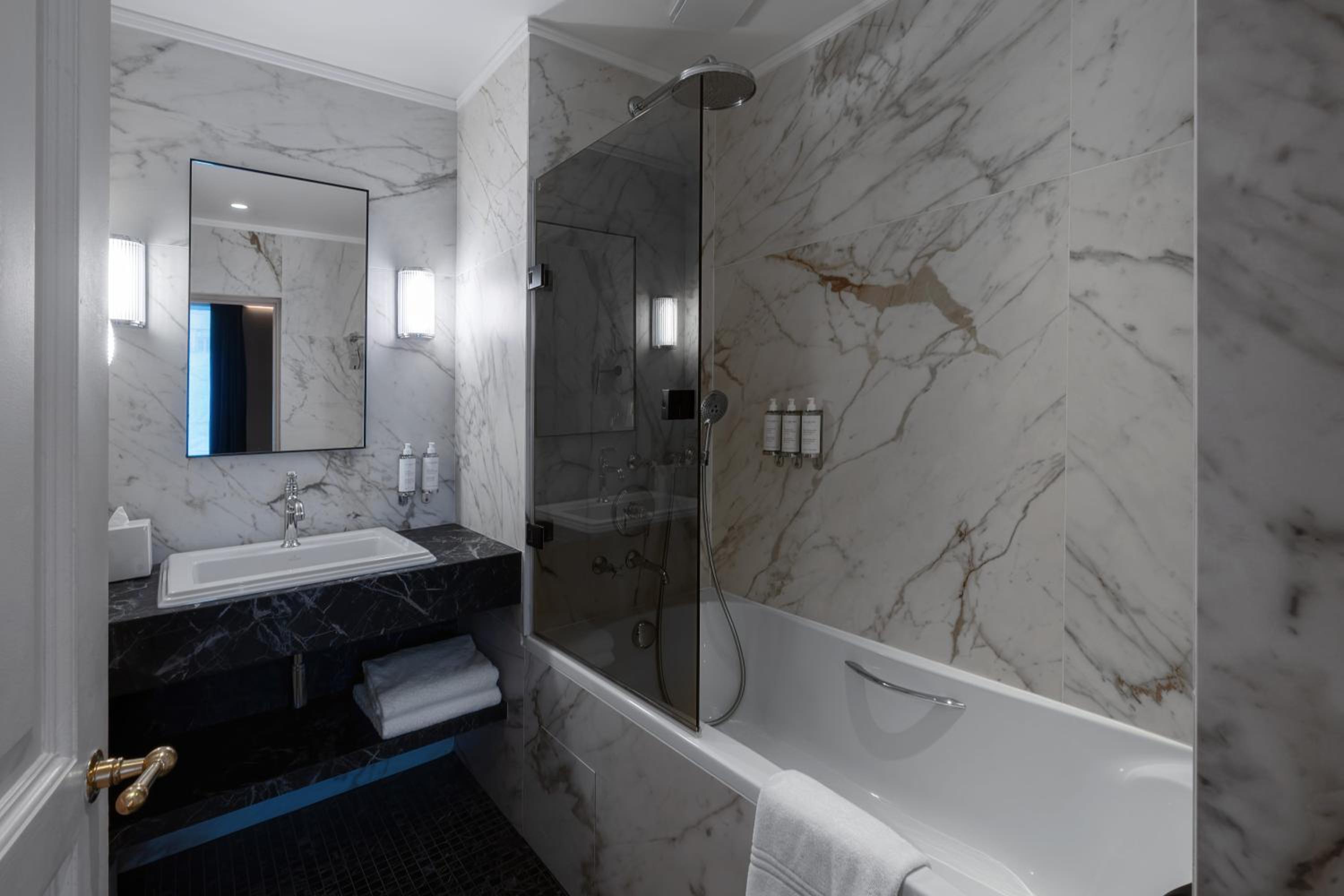 Deluxe room photo 3