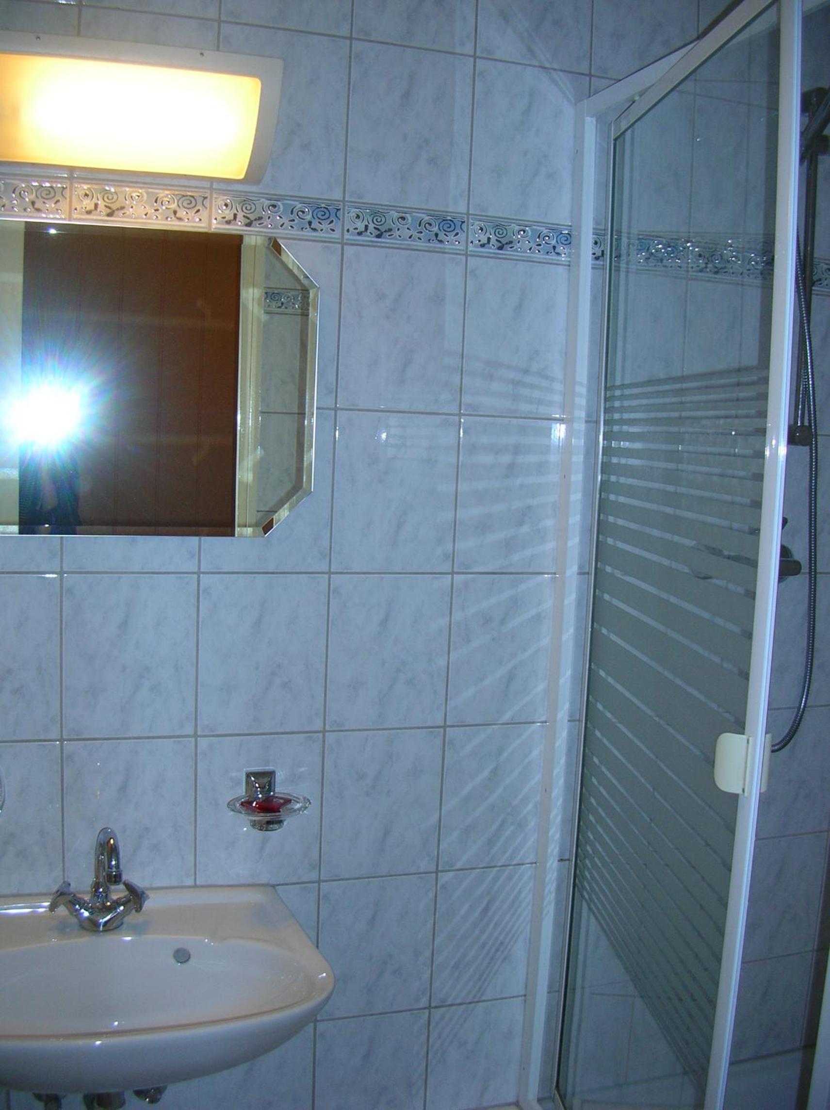 Double or Twin Room - Photo 4