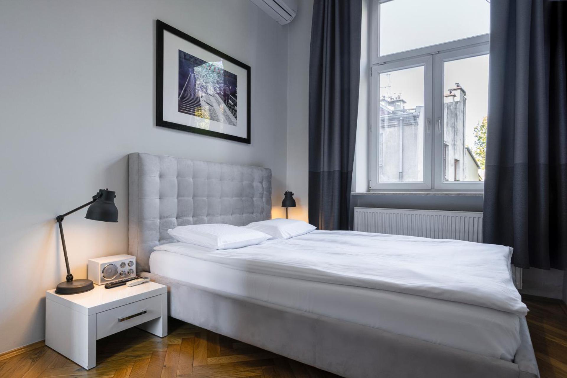 Deluxe King Suite photo 1