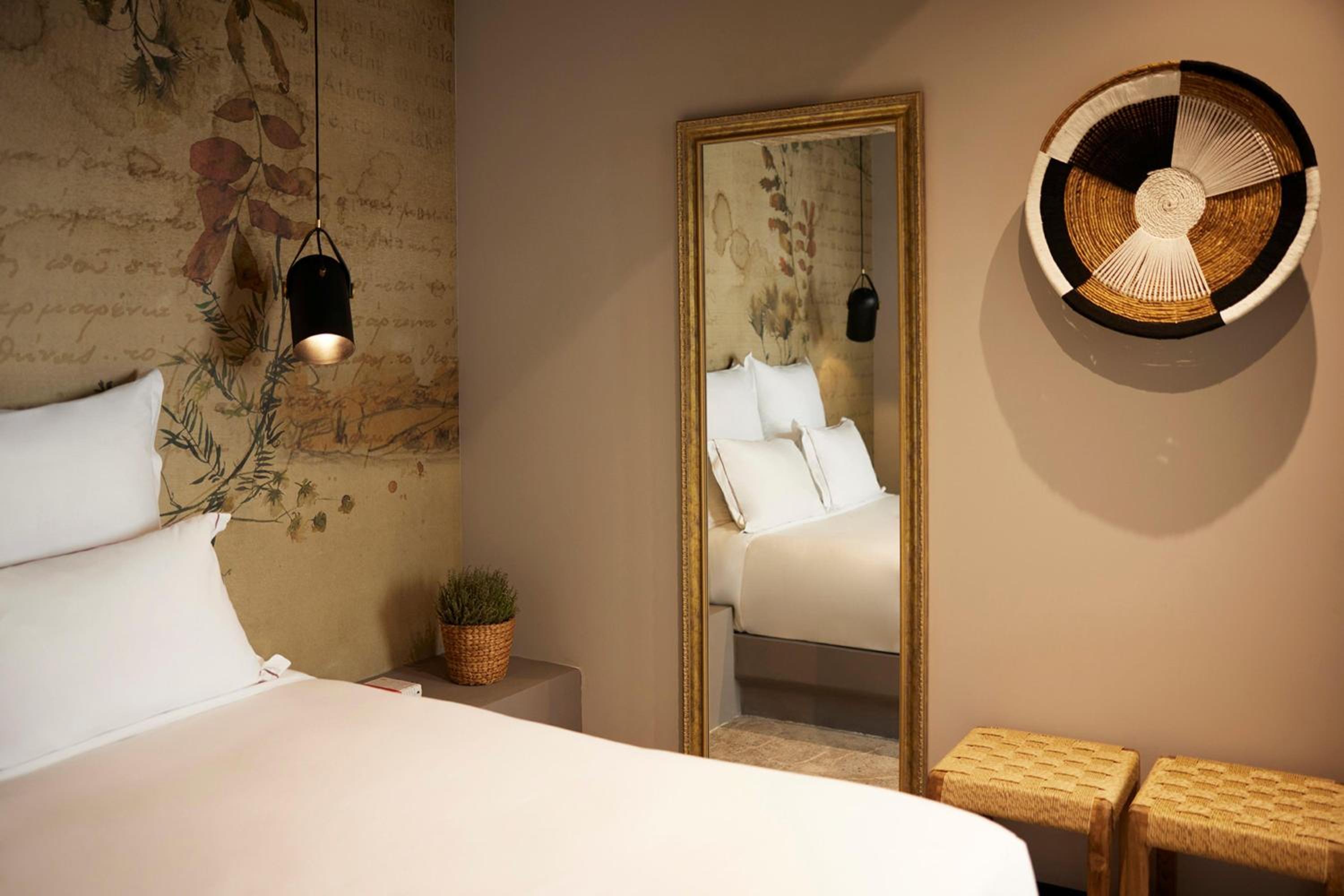 Queen Room - Accessible