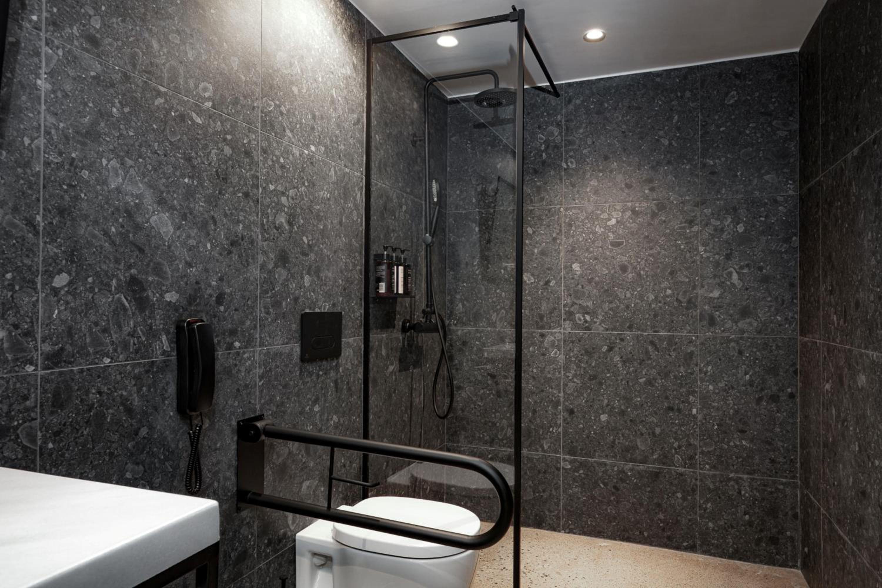 Queen Room - Accessible